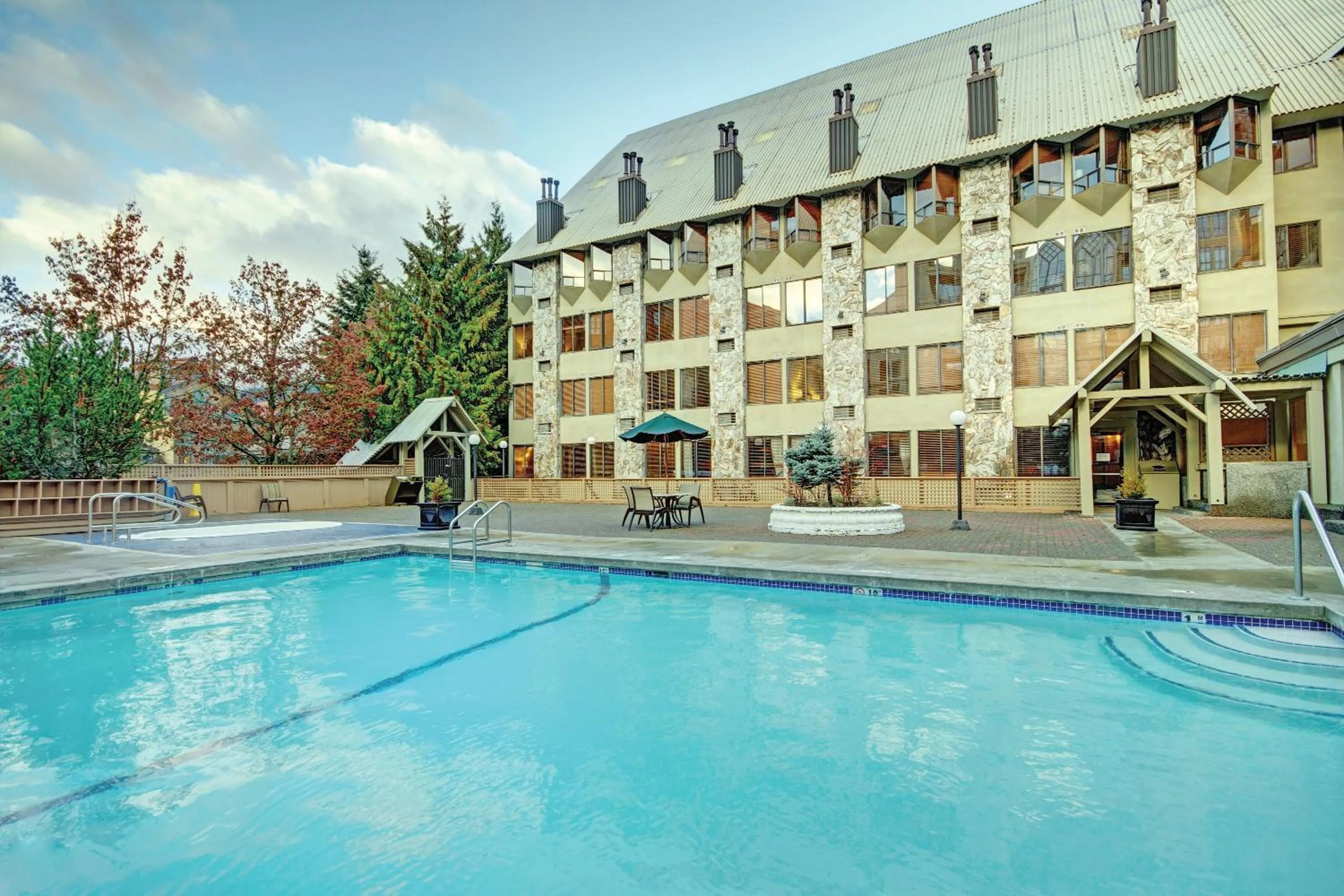 Swimming pool in Mountainside Lodge