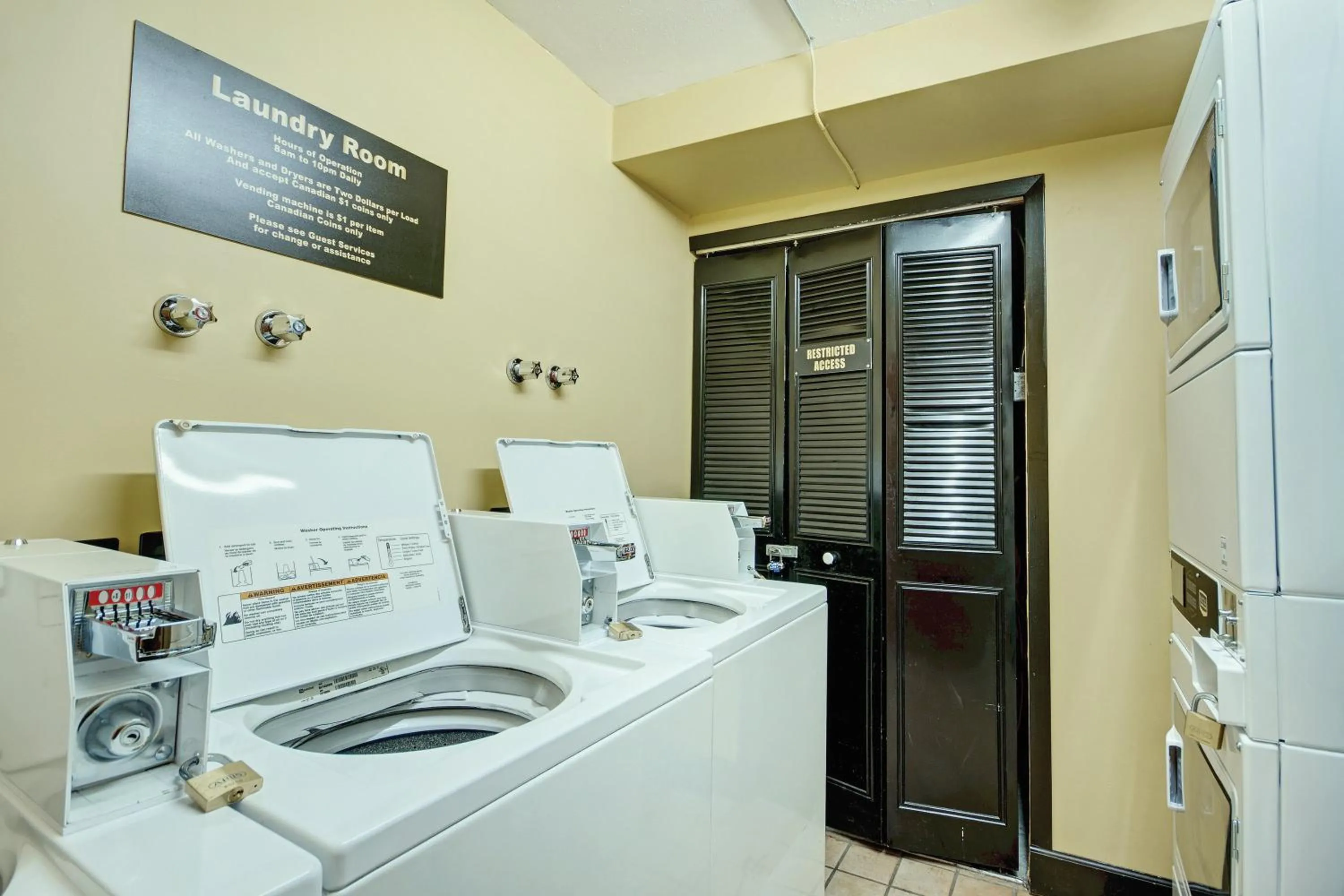 Photo of the whole room in Mountainside Lodge