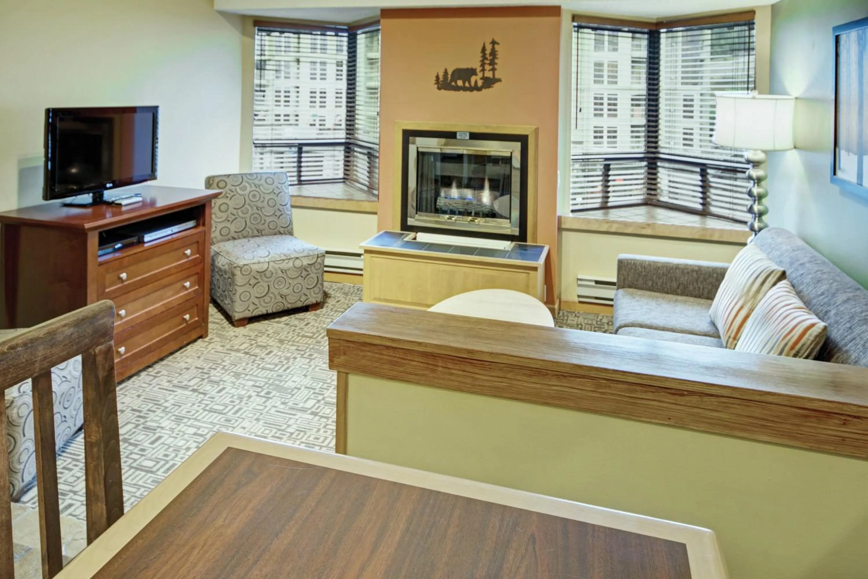 Photo of the whole room in Mountainside Lodge