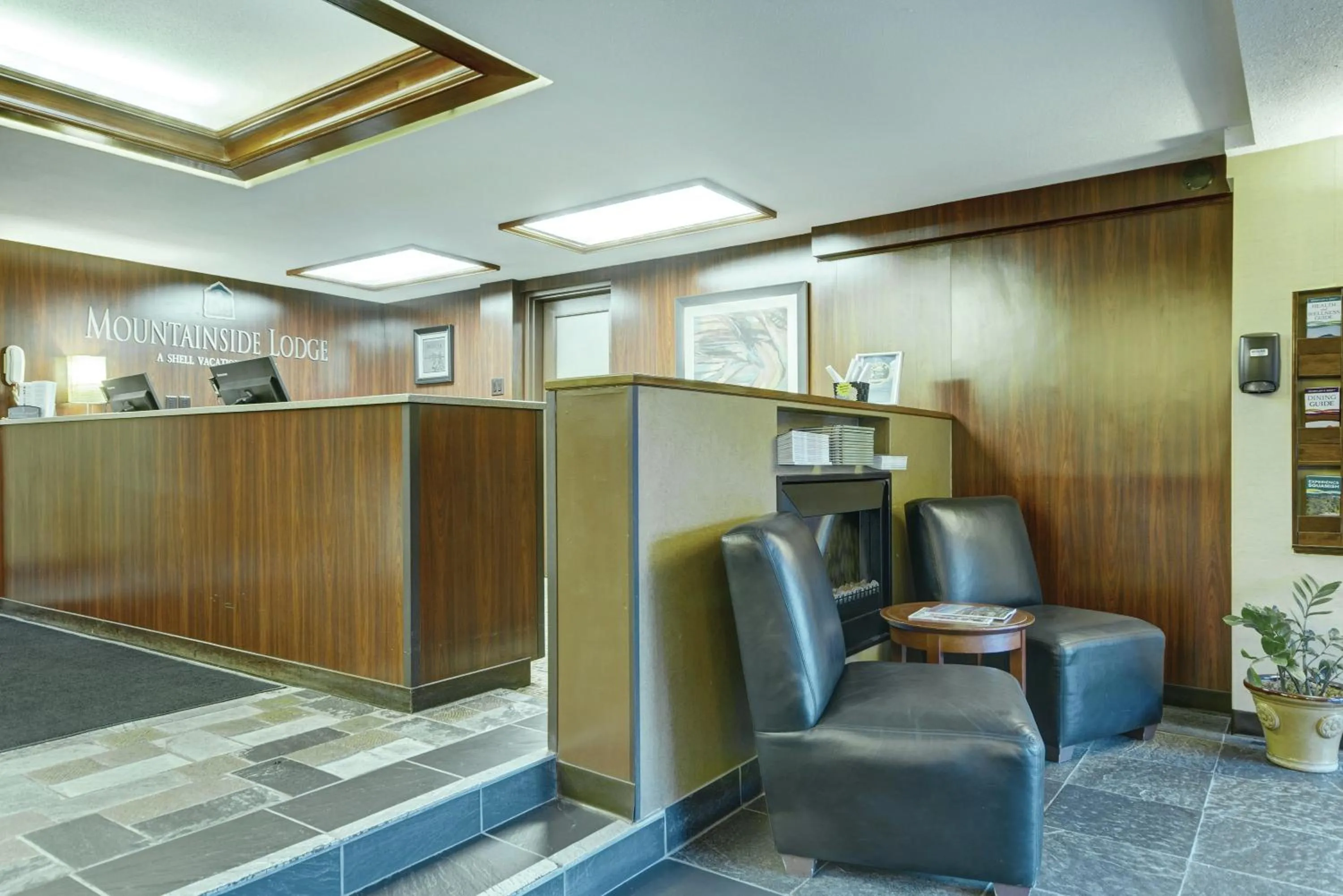 Lobby or reception in Mountainside Lodge