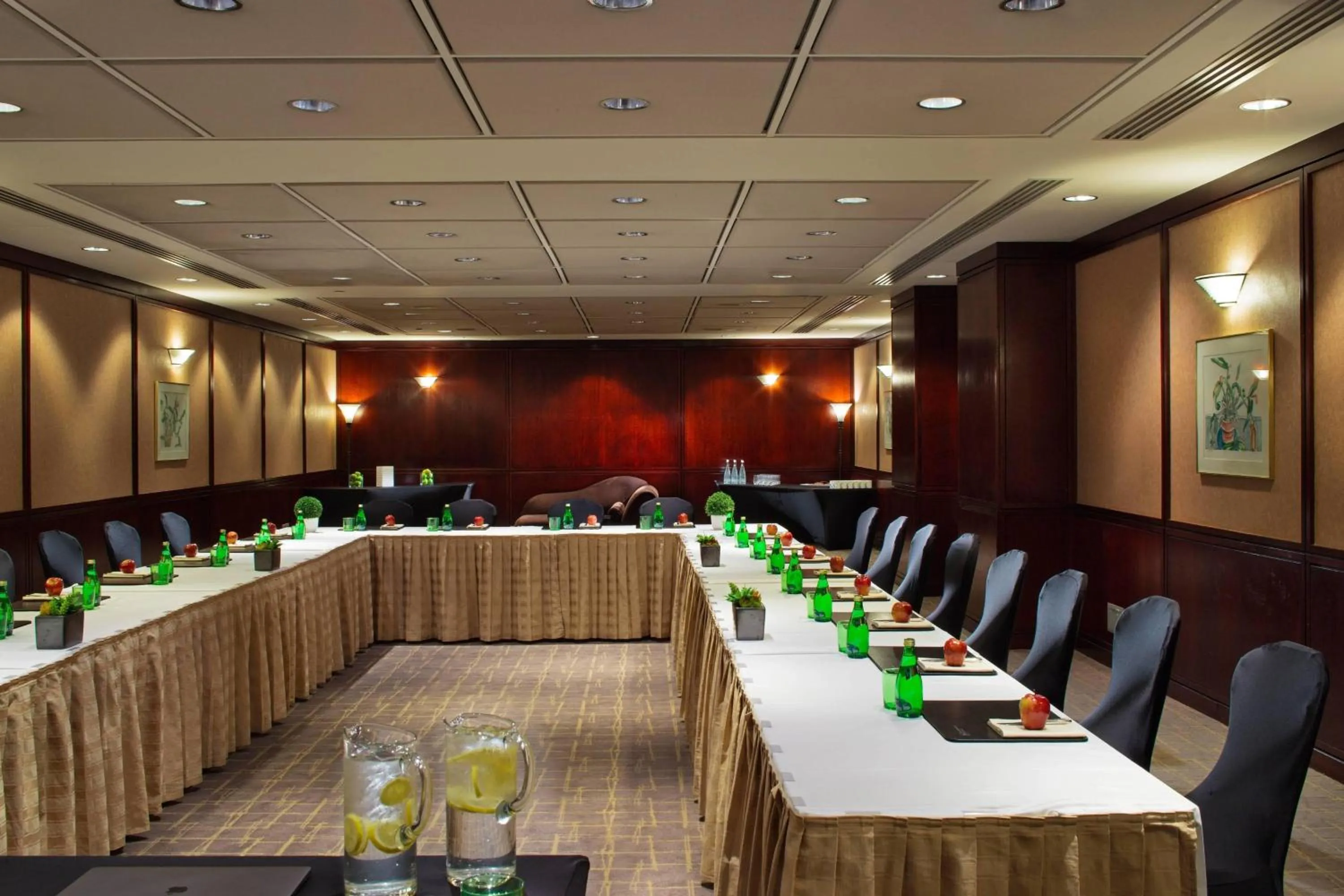 Meeting/conference room in Metropolitan Hotel Vancouver
