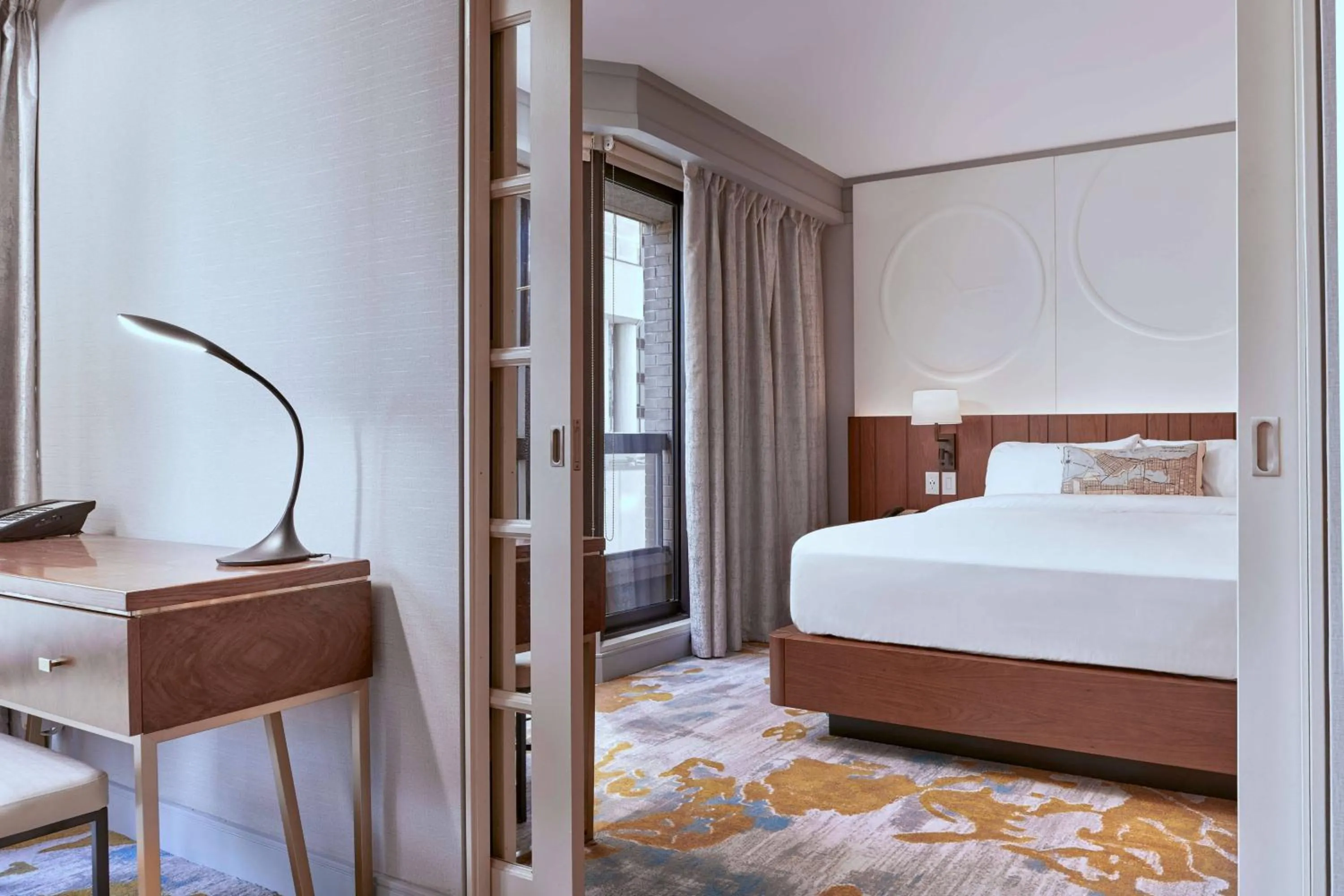 Bedroom, Bed in Metropolitan Hotel Vancouver