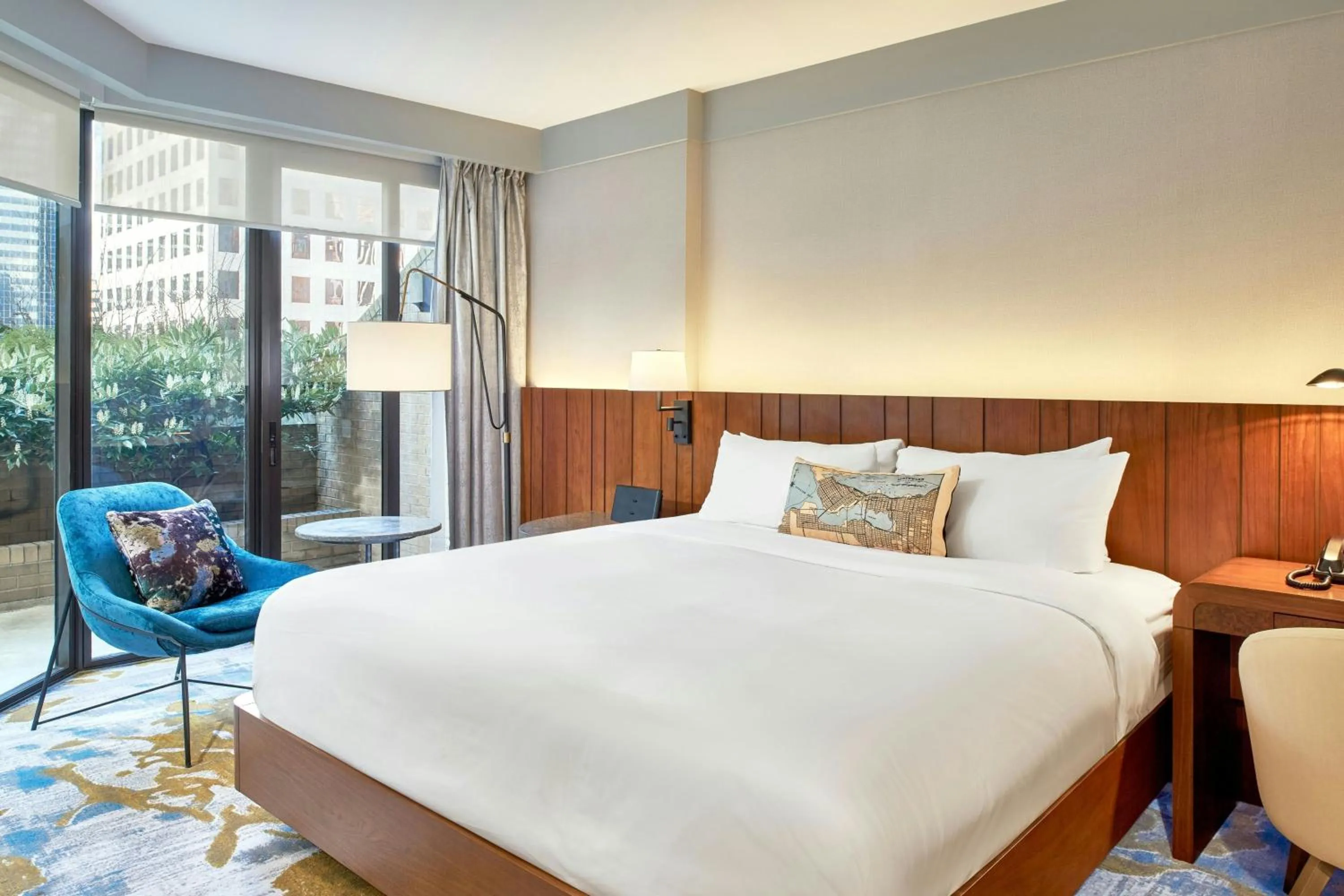 Photo of the whole room, Bed in Metropolitan Hotel Vancouver