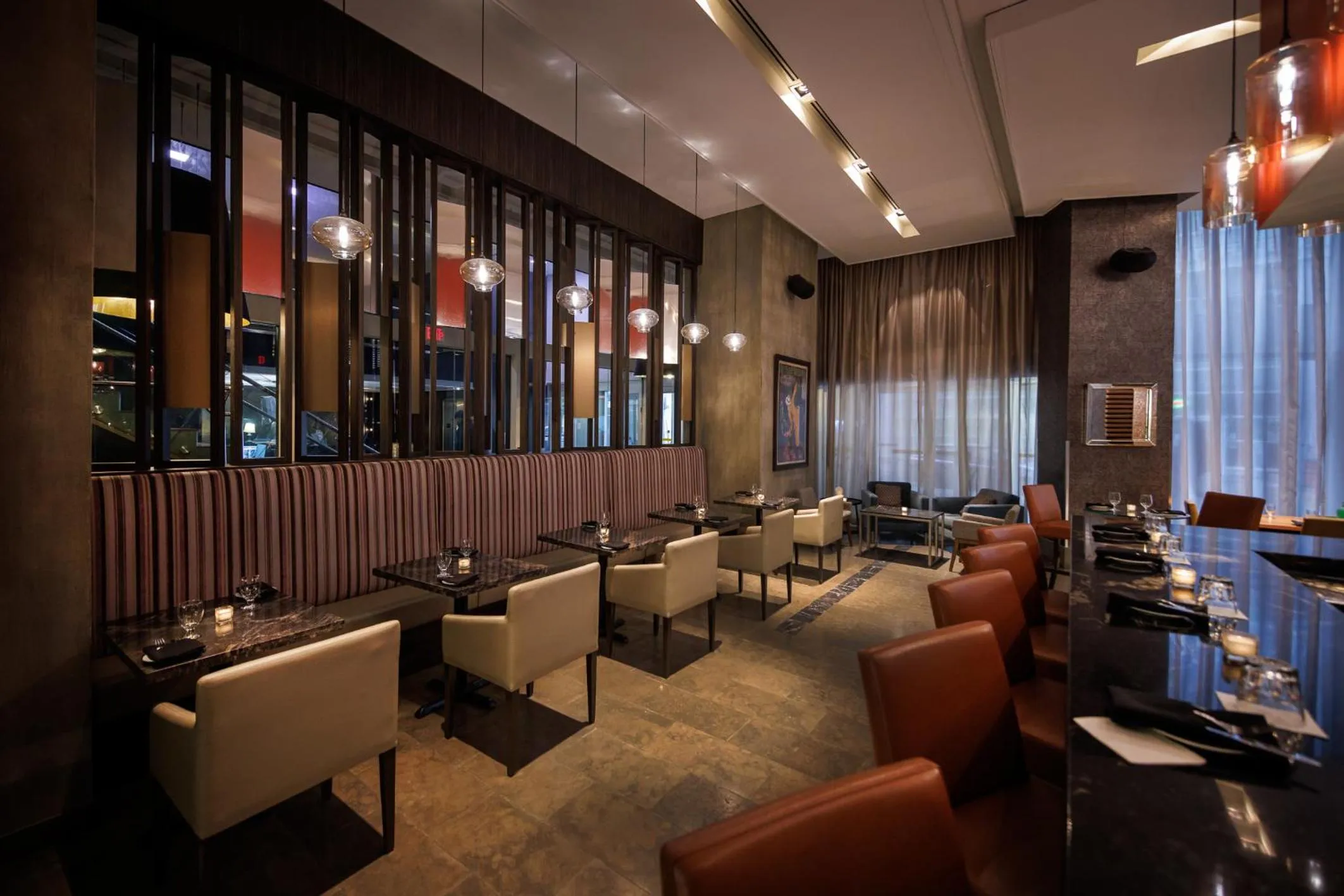 Restaurant/places to eat in Pantages Hotel Toronto Centre