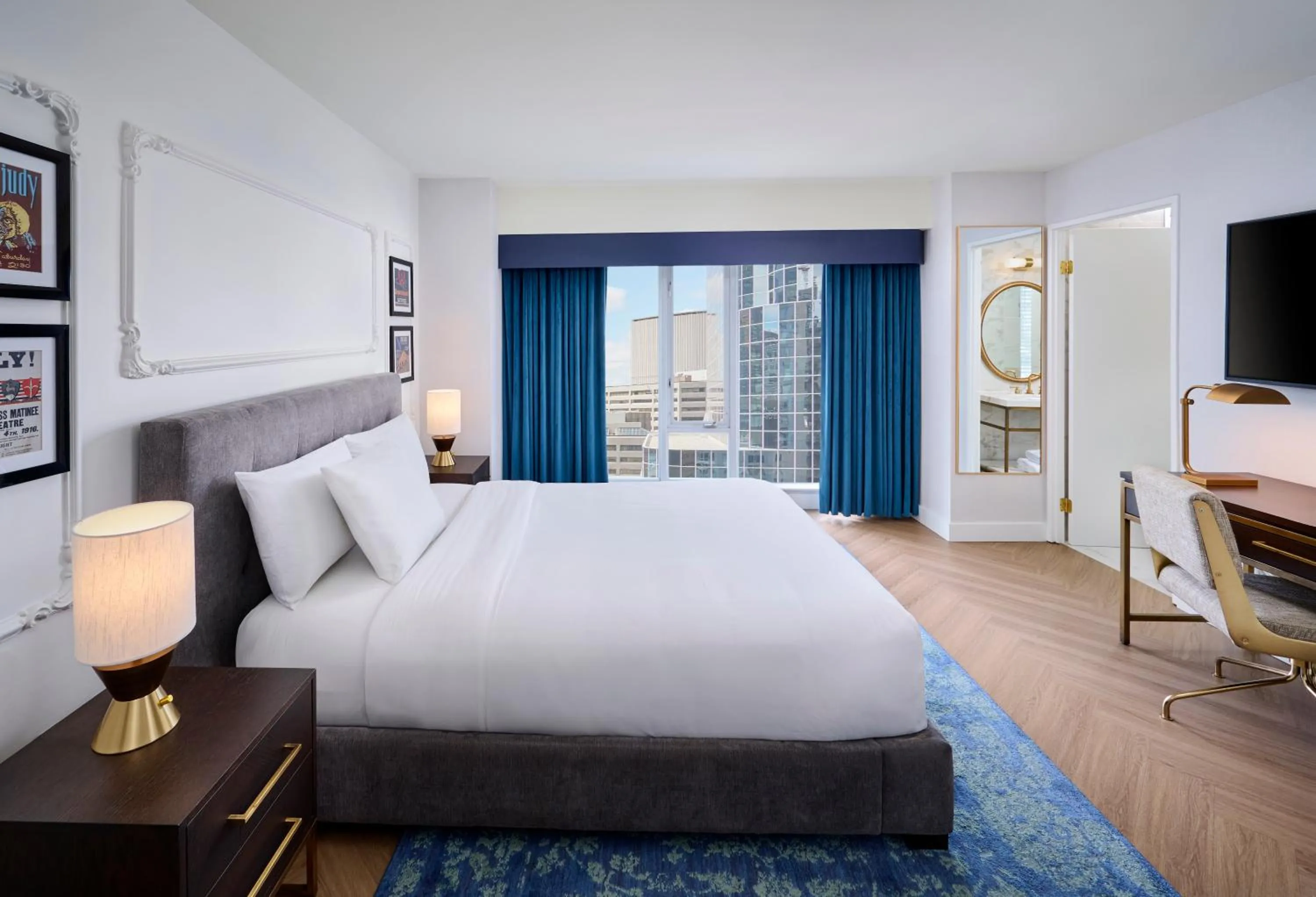 Bedroom, Bed in Pantages Hotel Toronto Centre