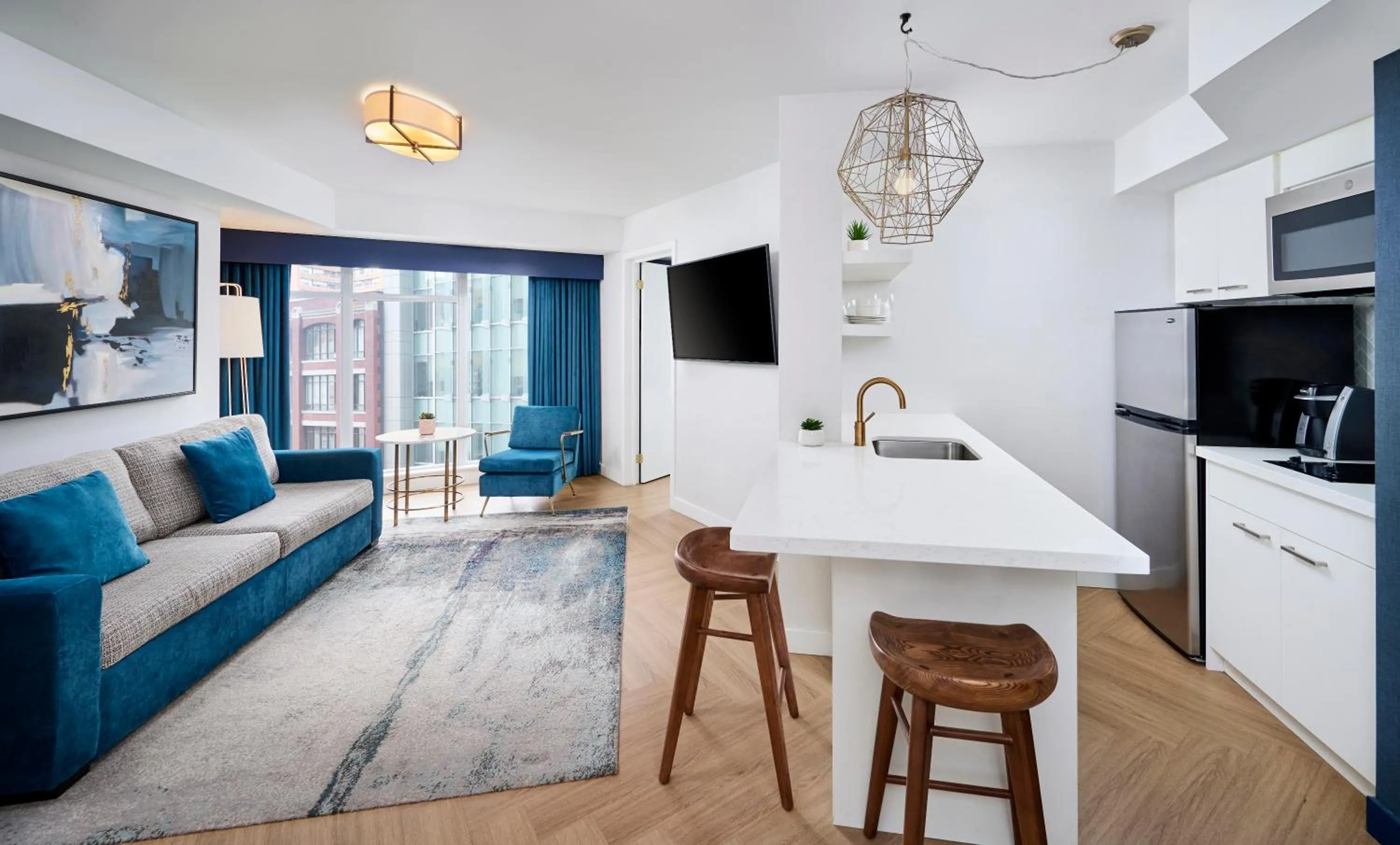 Living room in Pantages Hotel Toronto Centre