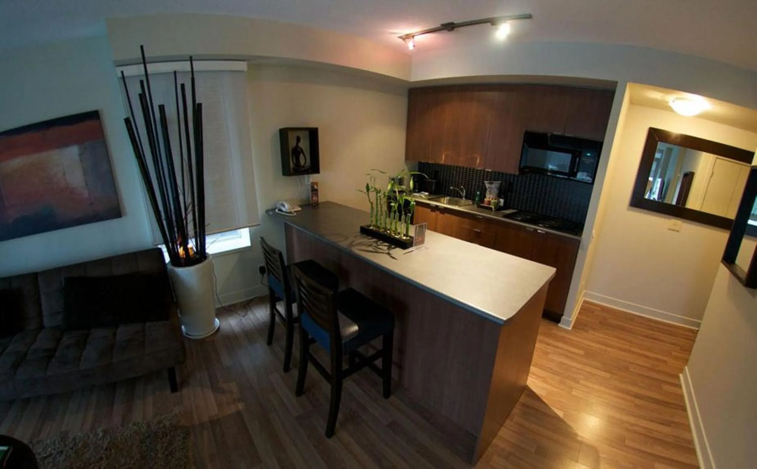 Kitchen or kitchenette in Executive Hotel Cosmopolitan Toronto