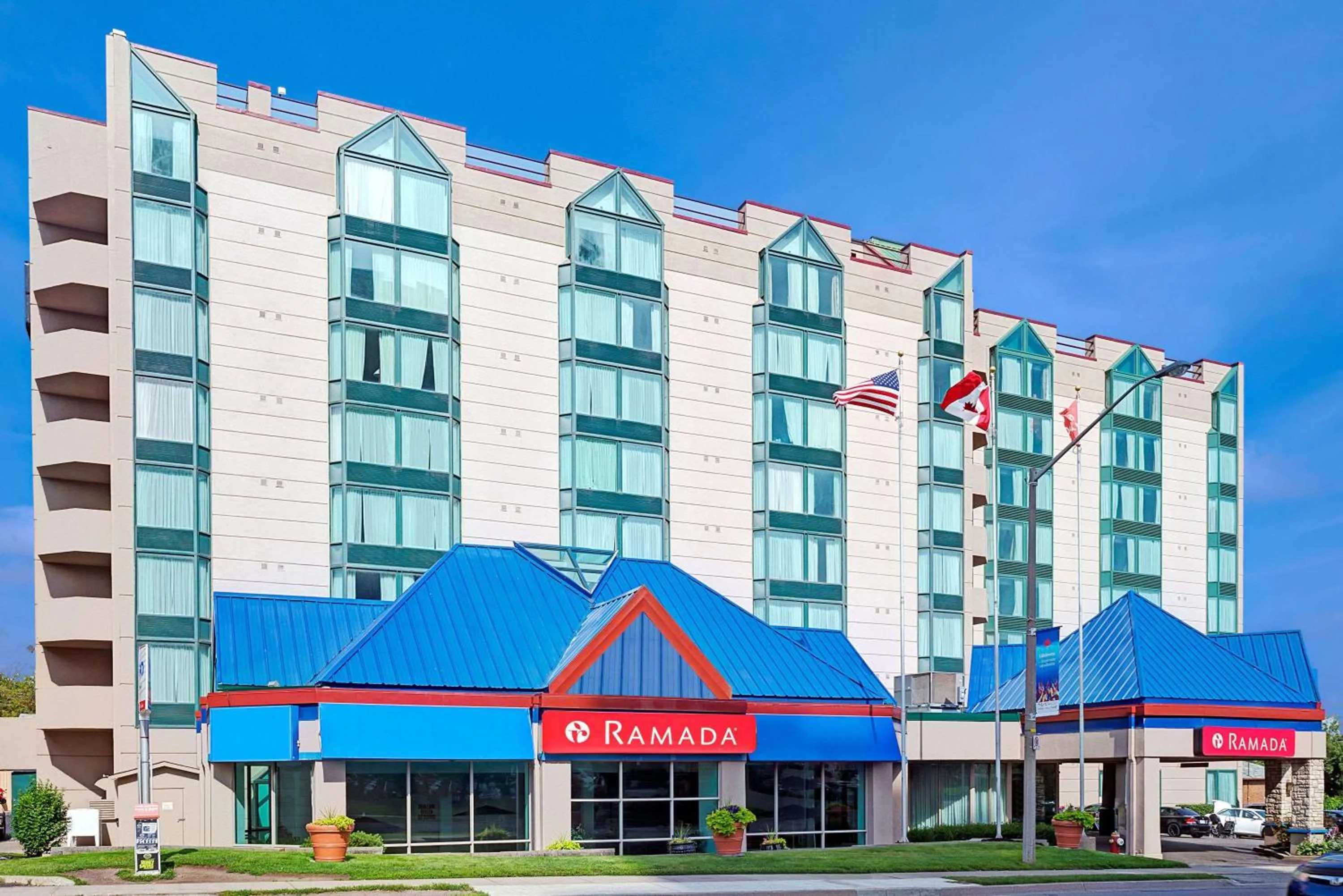 Property building in Ramada by Wyndham Niagara Falls/Fallsview