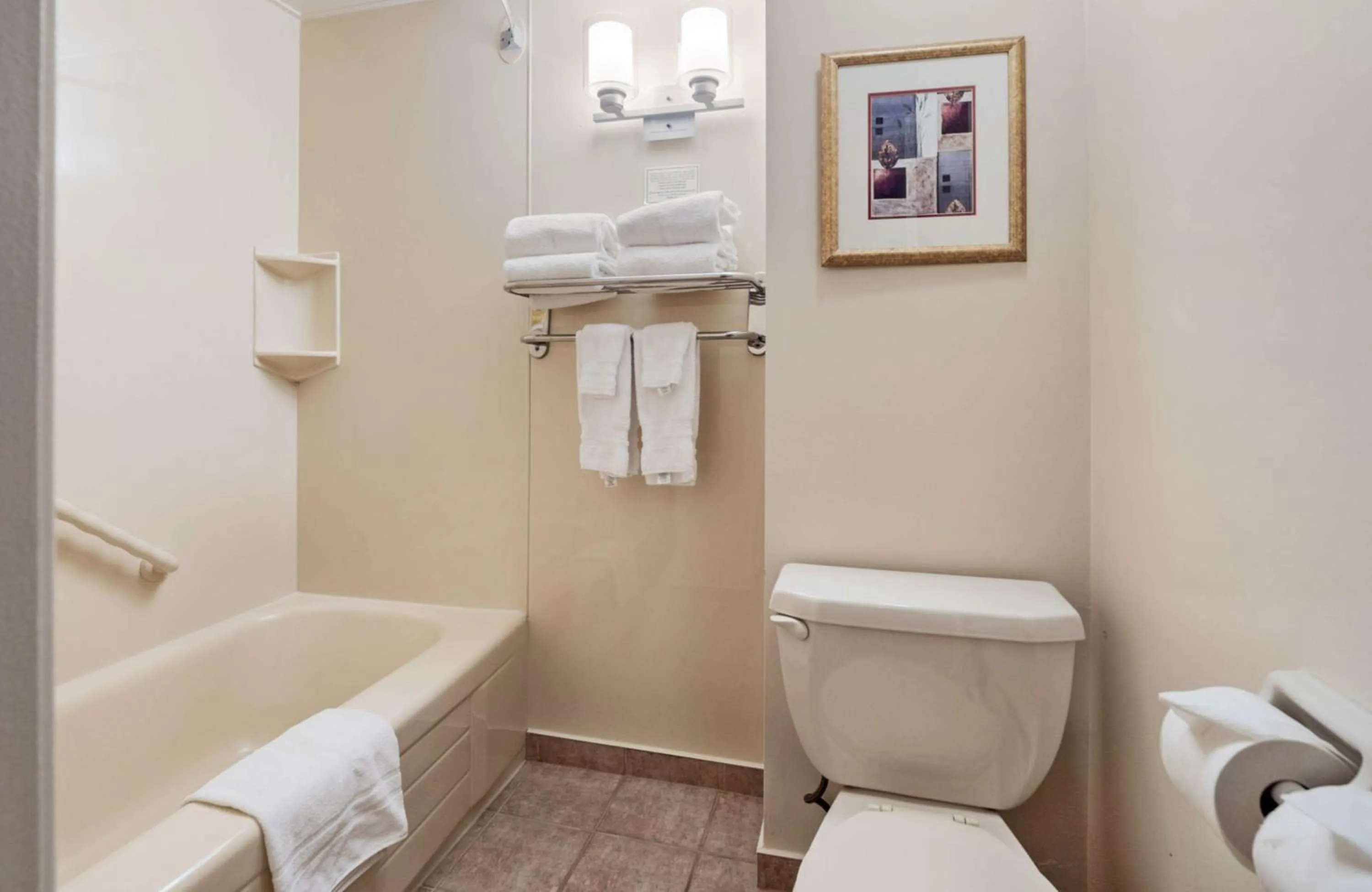 Bathroom in Best Western Plus Cairn Croft Hotel