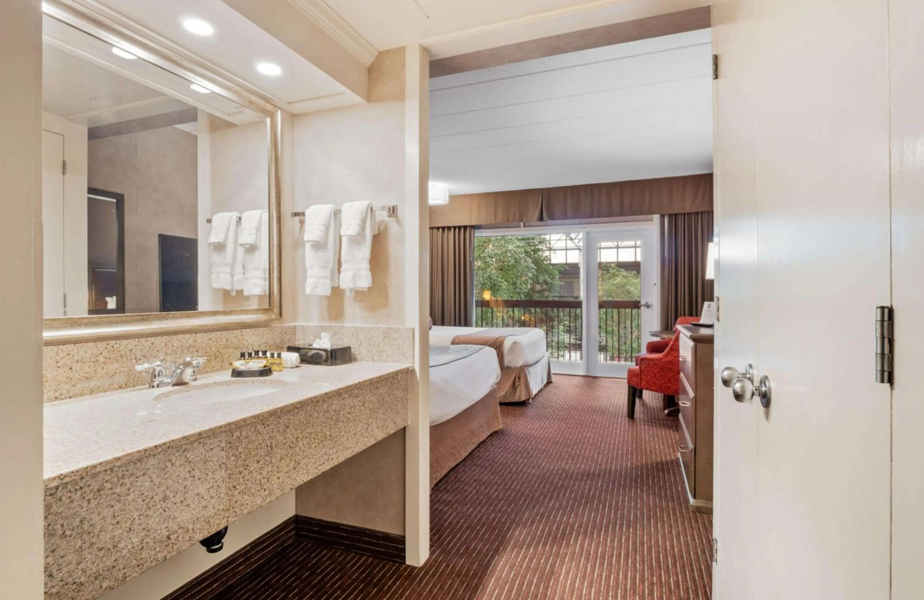 Bathroom, Bed in Best Western Plus Cairn Croft Hotel