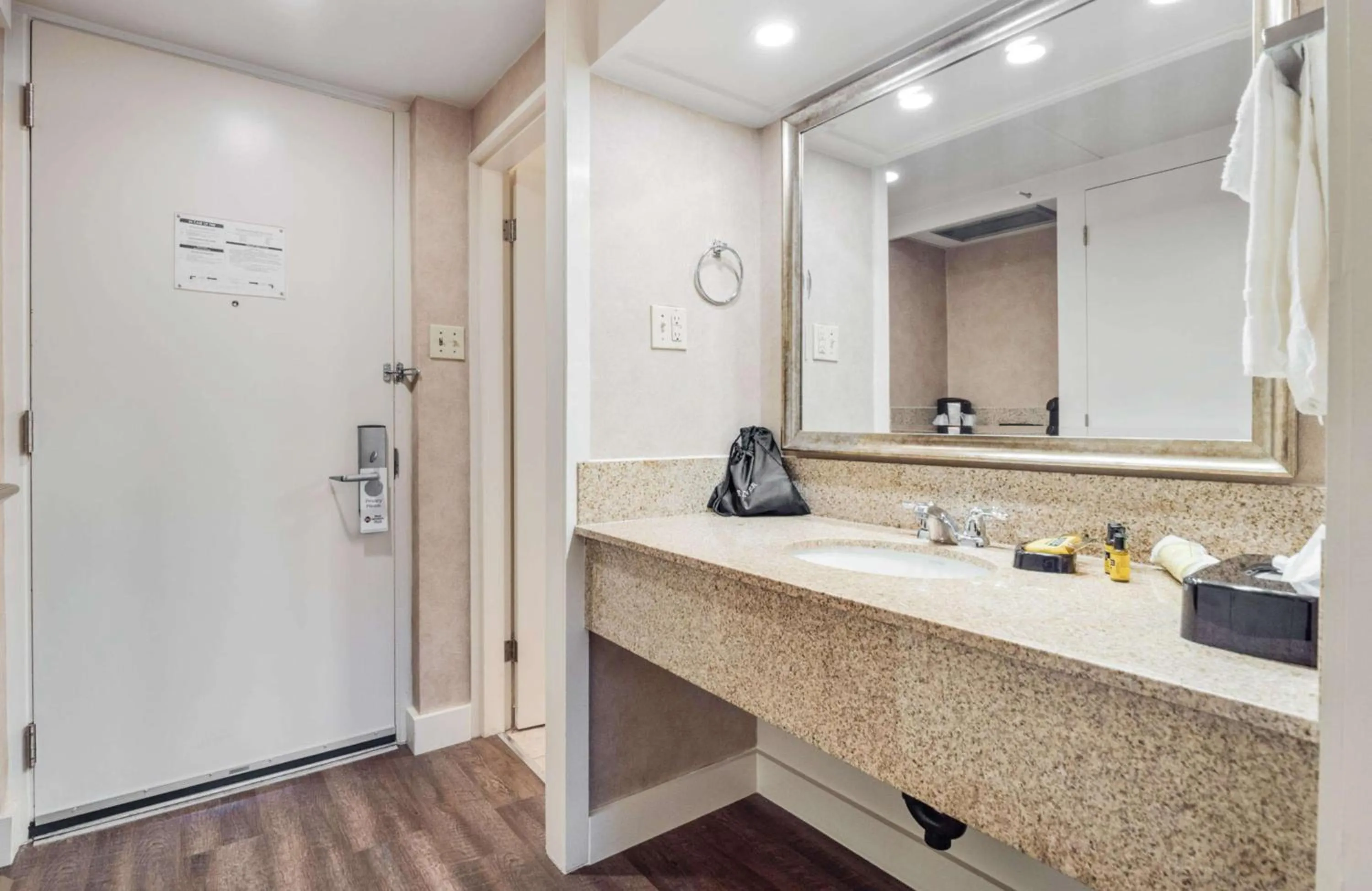 Bathroom in Best Western Plus Cairn Croft Hotel