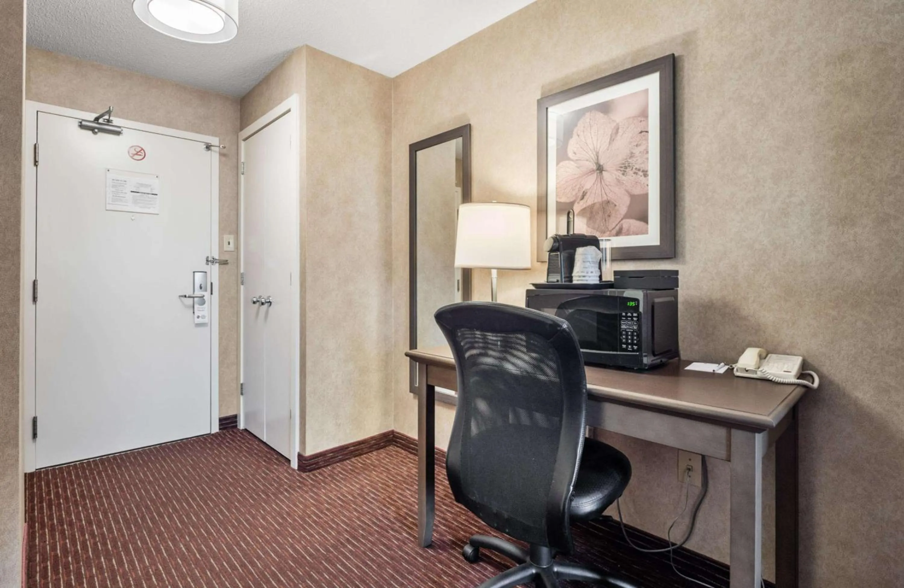 Bedroom in Best Western Plus Cairn Croft Hotel