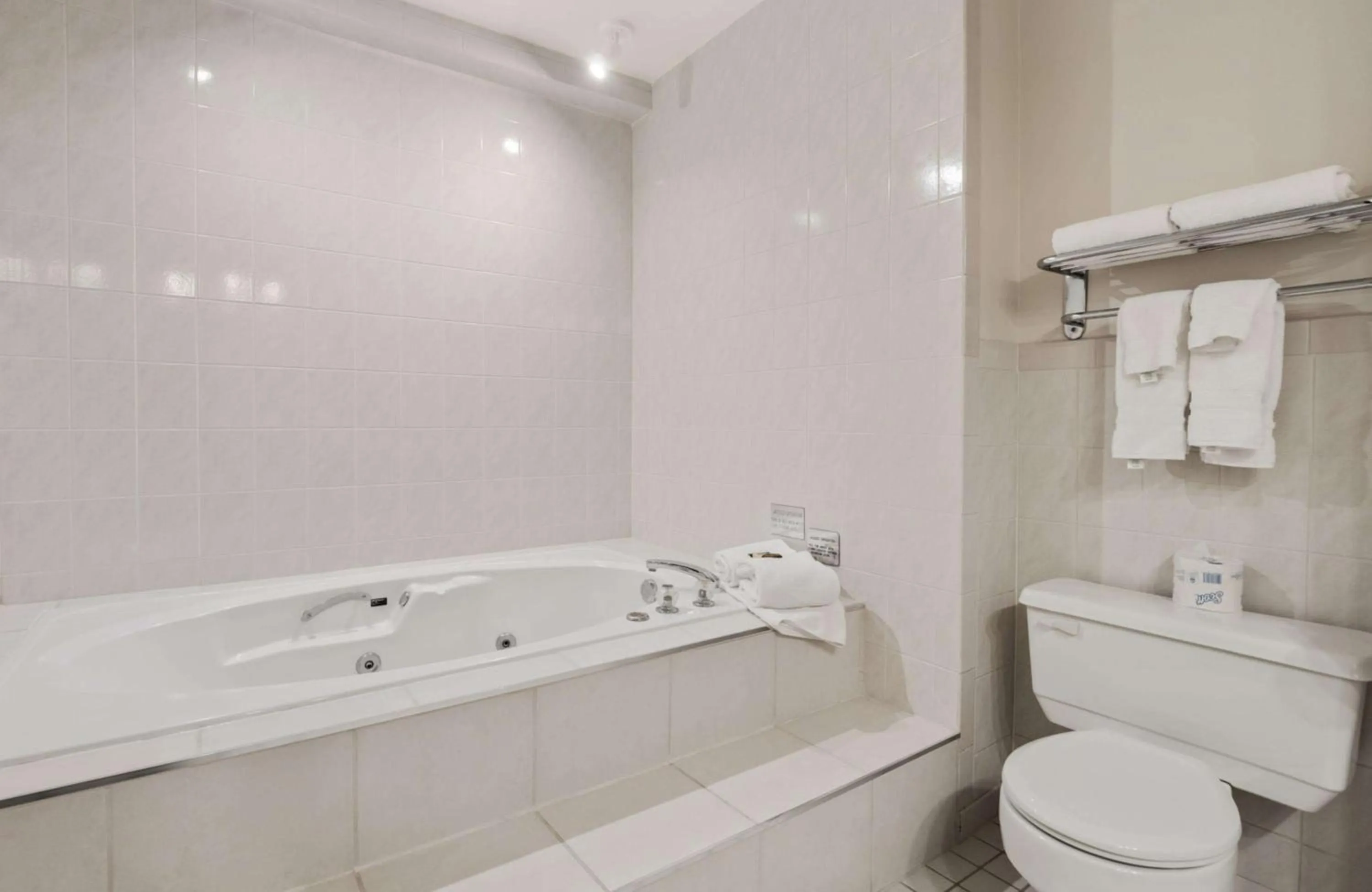 Bathroom in Best Western Plus Cairn Croft Hotel