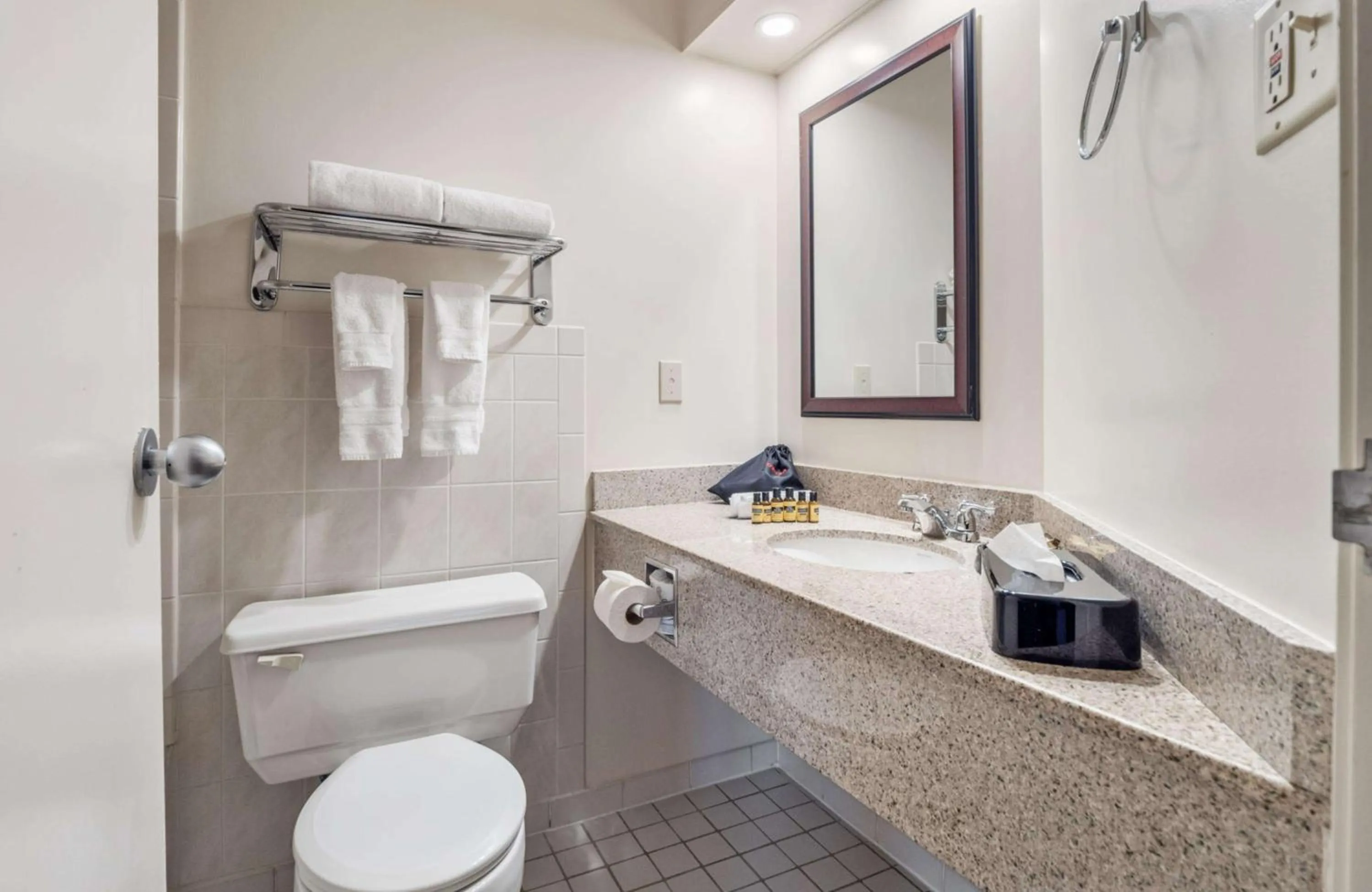 Bathroom in Best Western Plus Cairn Croft Hotel