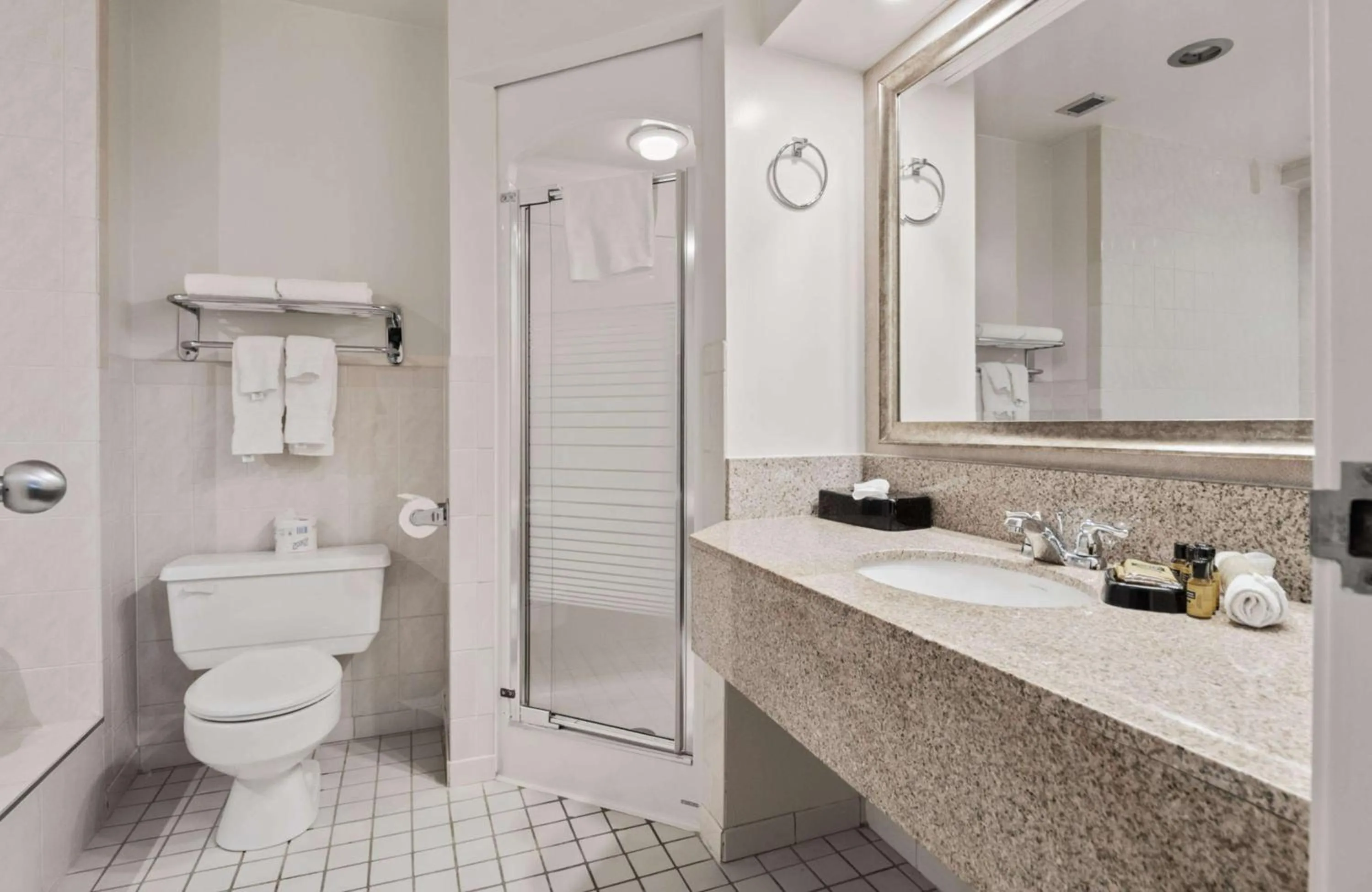 Bathroom in Best Western Plus Cairn Croft Hotel