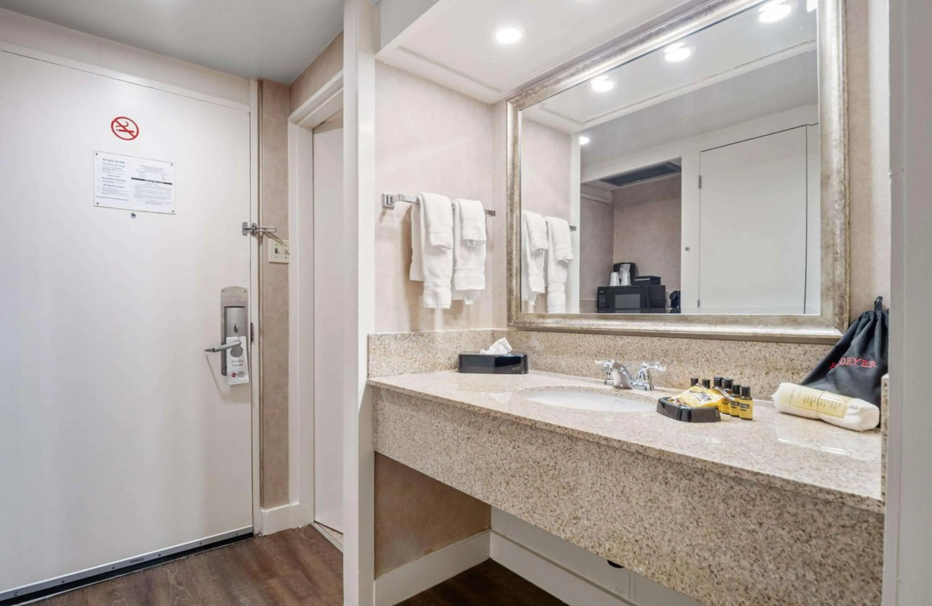 Bathroom in Best Western Plus Cairn Croft Hotel