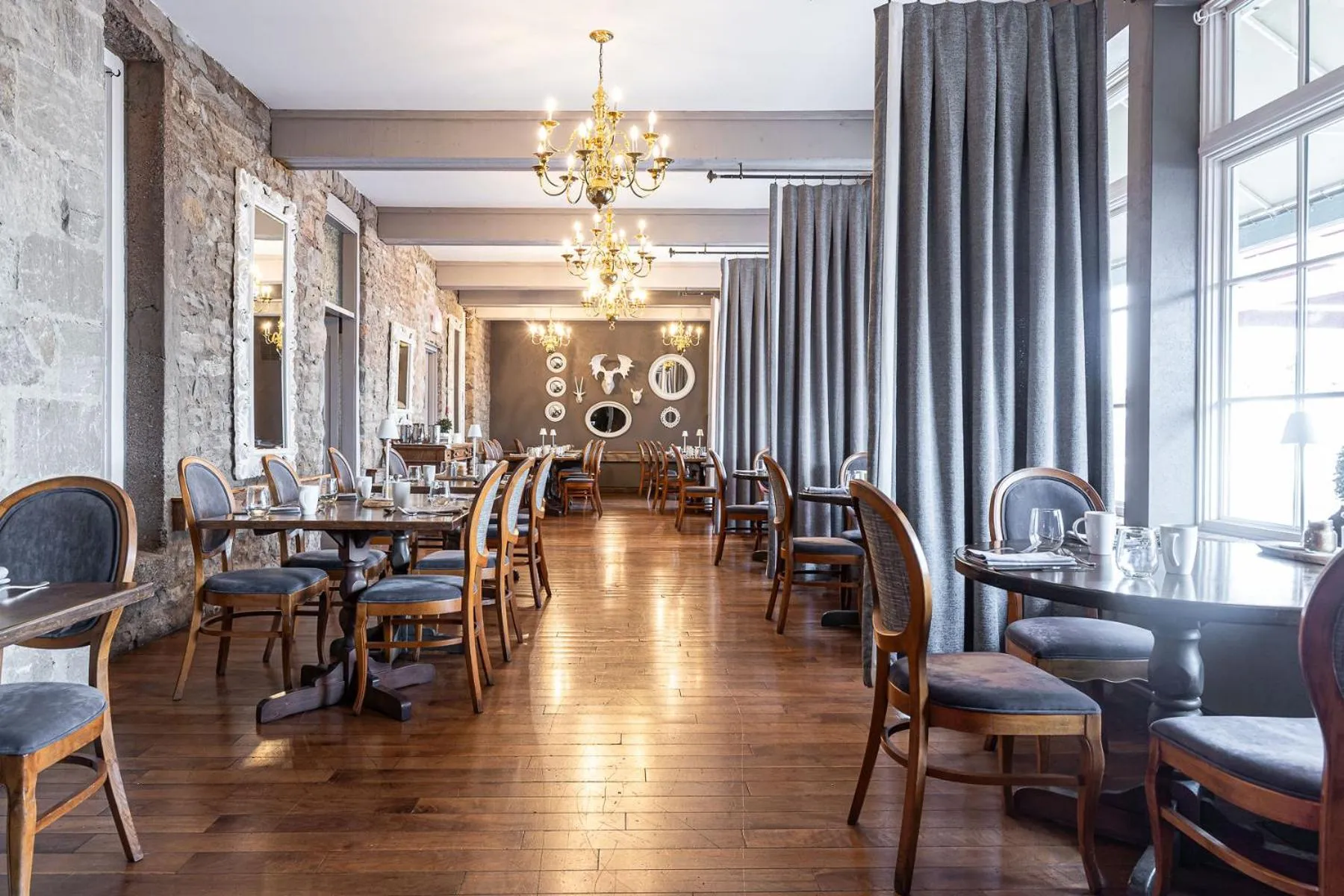 Restaurant/places to eat in Old Stone Inn Boutique Hotel