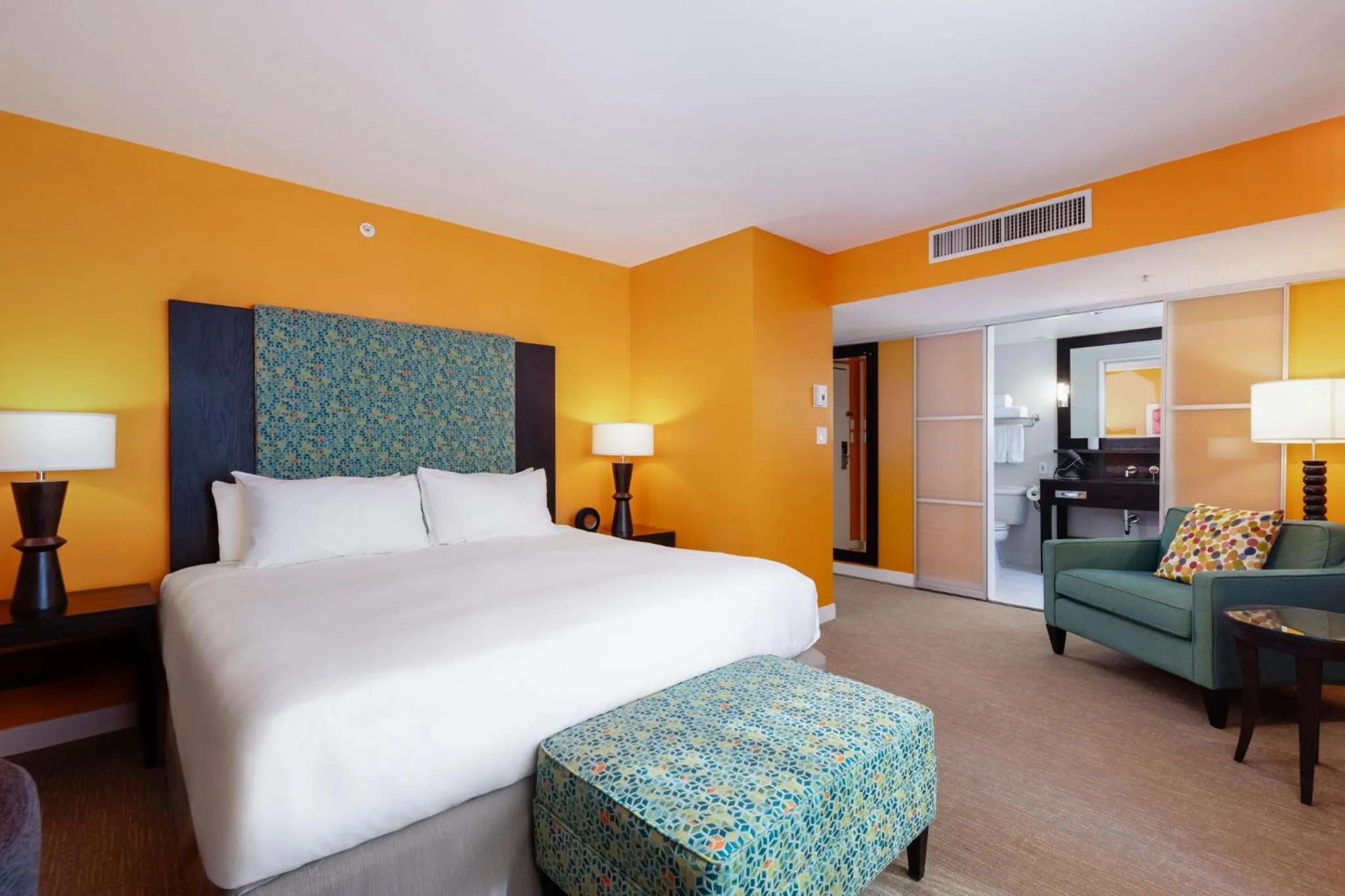 Photo of the whole room, Bed in OPUS Vancouver