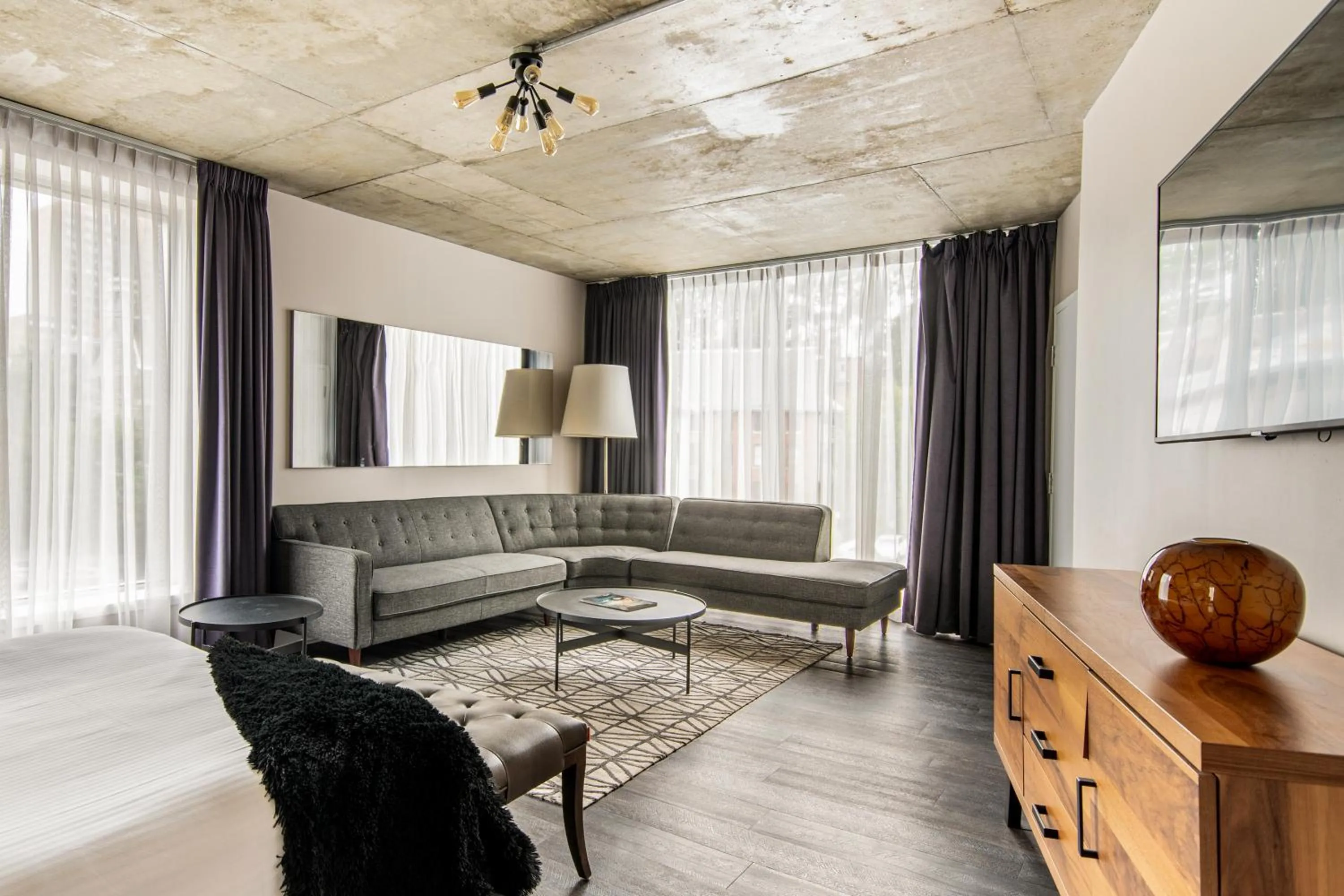 Seating area in HOTEL10