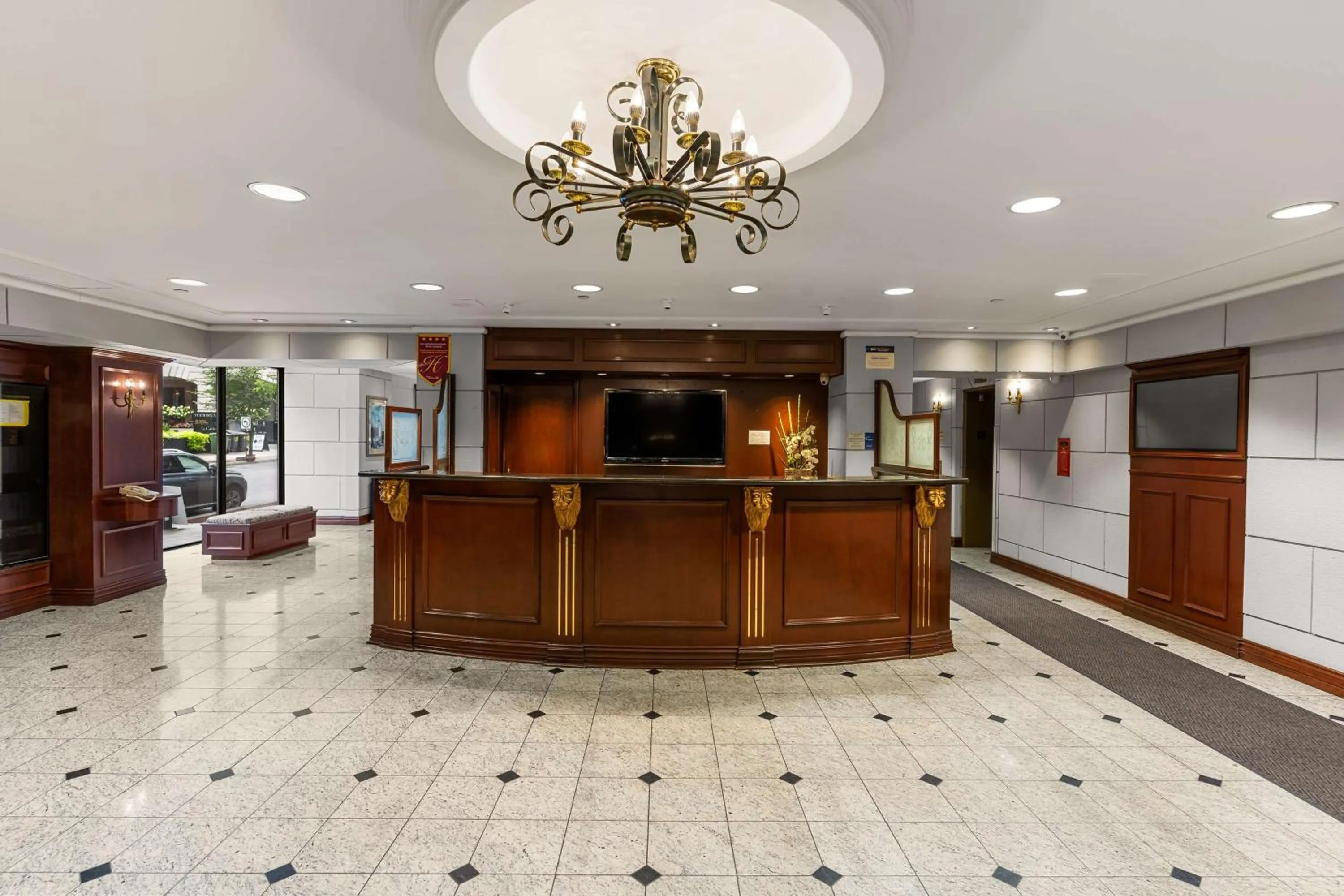 Lobby or reception in Best Western Ville-Marie Montreal Hotel & Suites