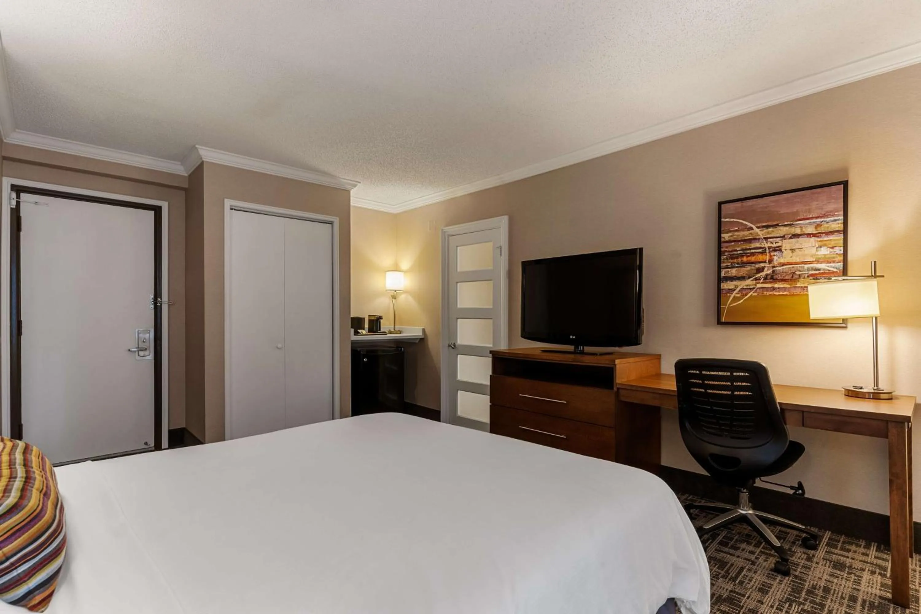 Bedroom, Bed in Best Western Ville-Marie Montreal Hotel & Suites