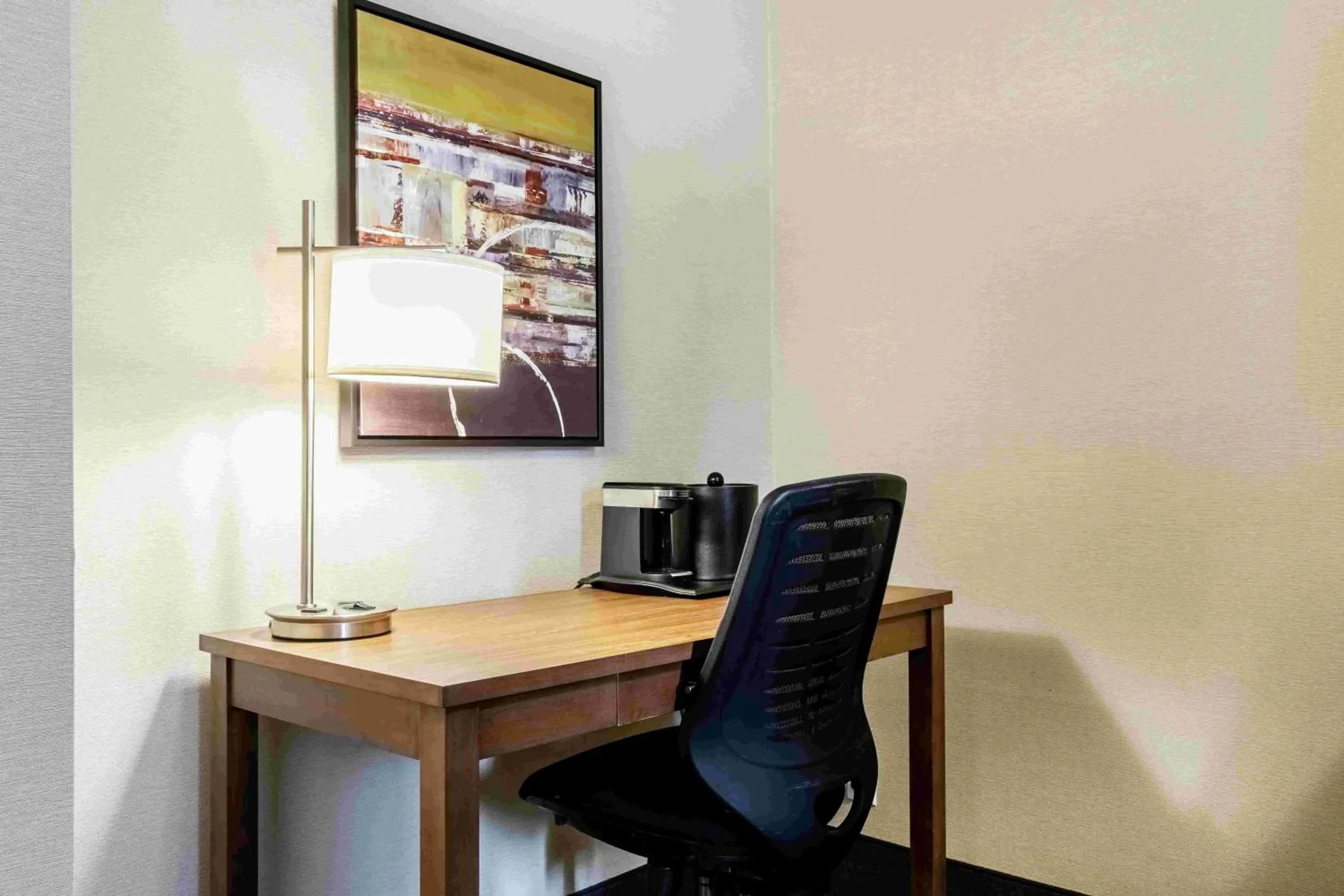 Seating area in Best Western Ville-Marie Montreal Hotel & Suites