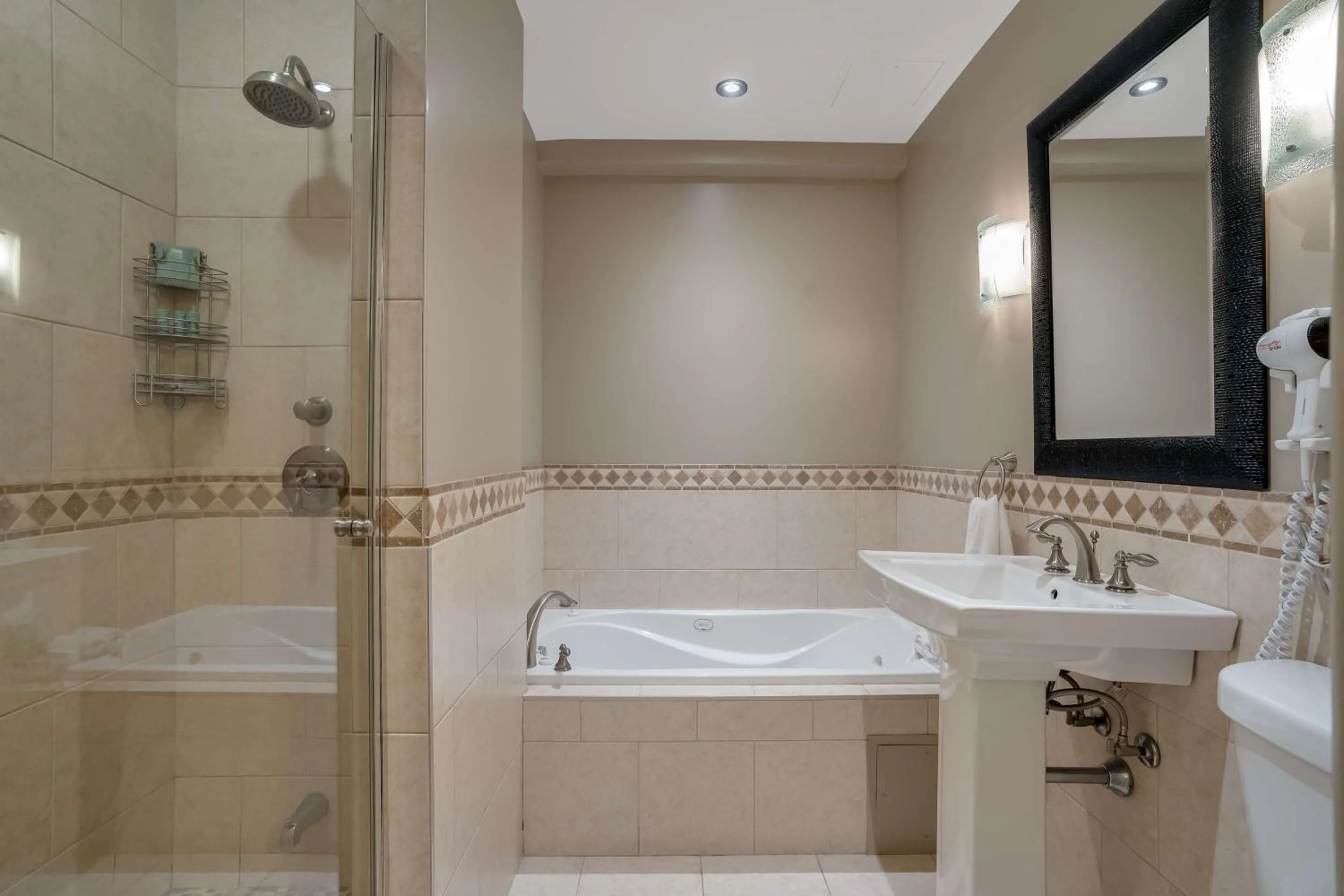 Bathroom in Best Western Ville-Marie Montreal Hotel & Suites