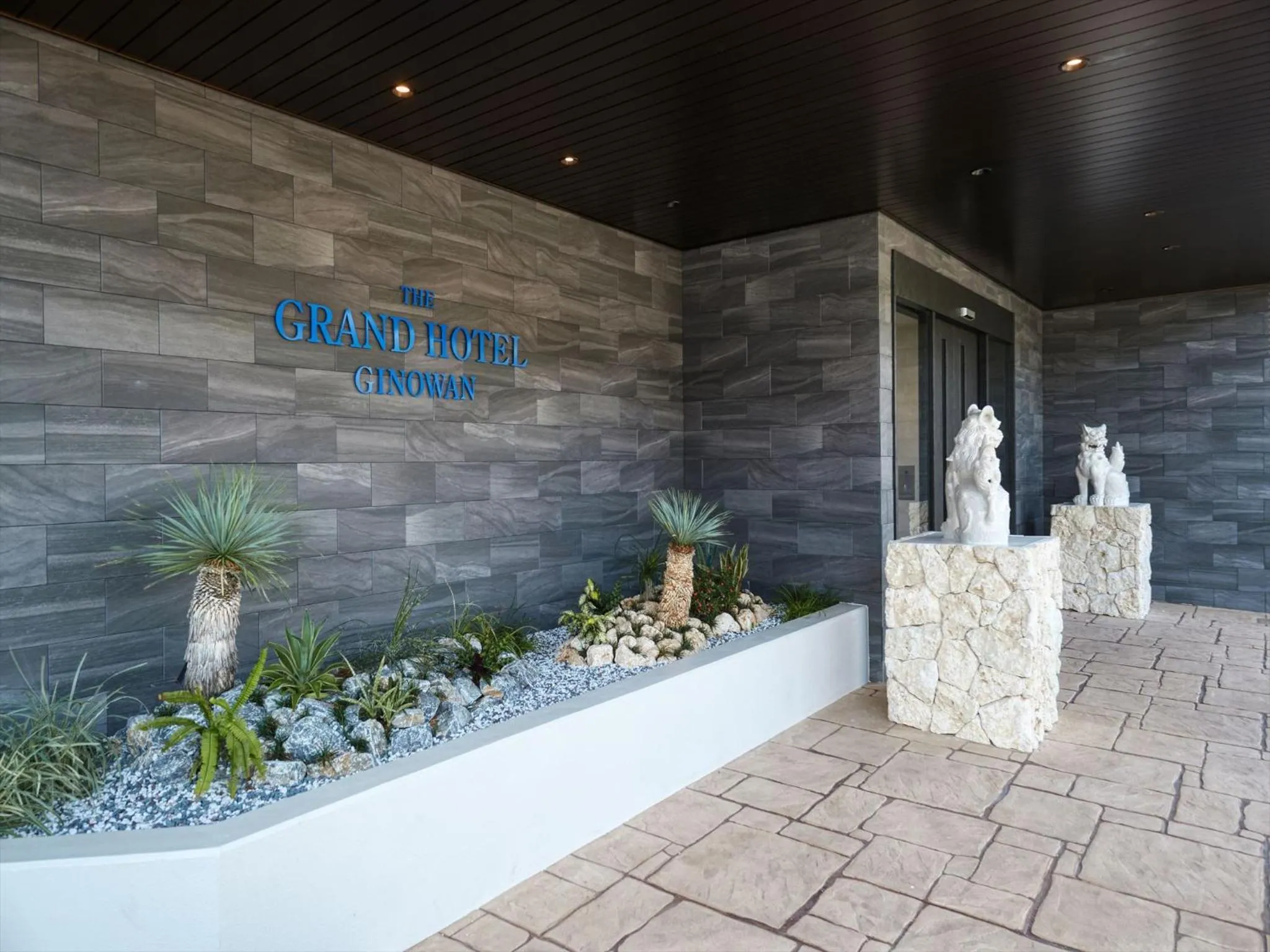 Facade/entrance in THE GRAND HOTEL GINOWAN