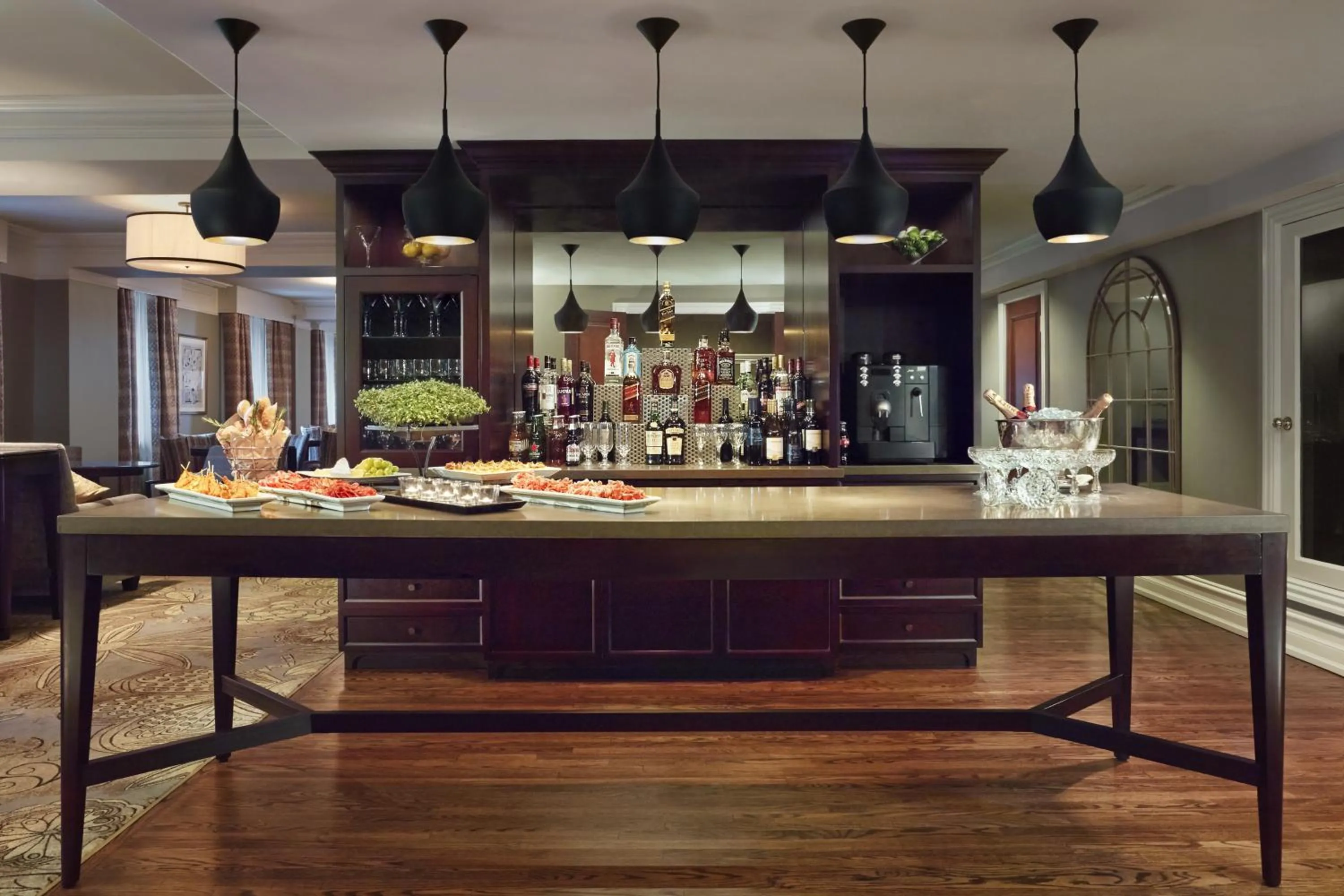 Lounge or bar in The Omni King Edward Hotel