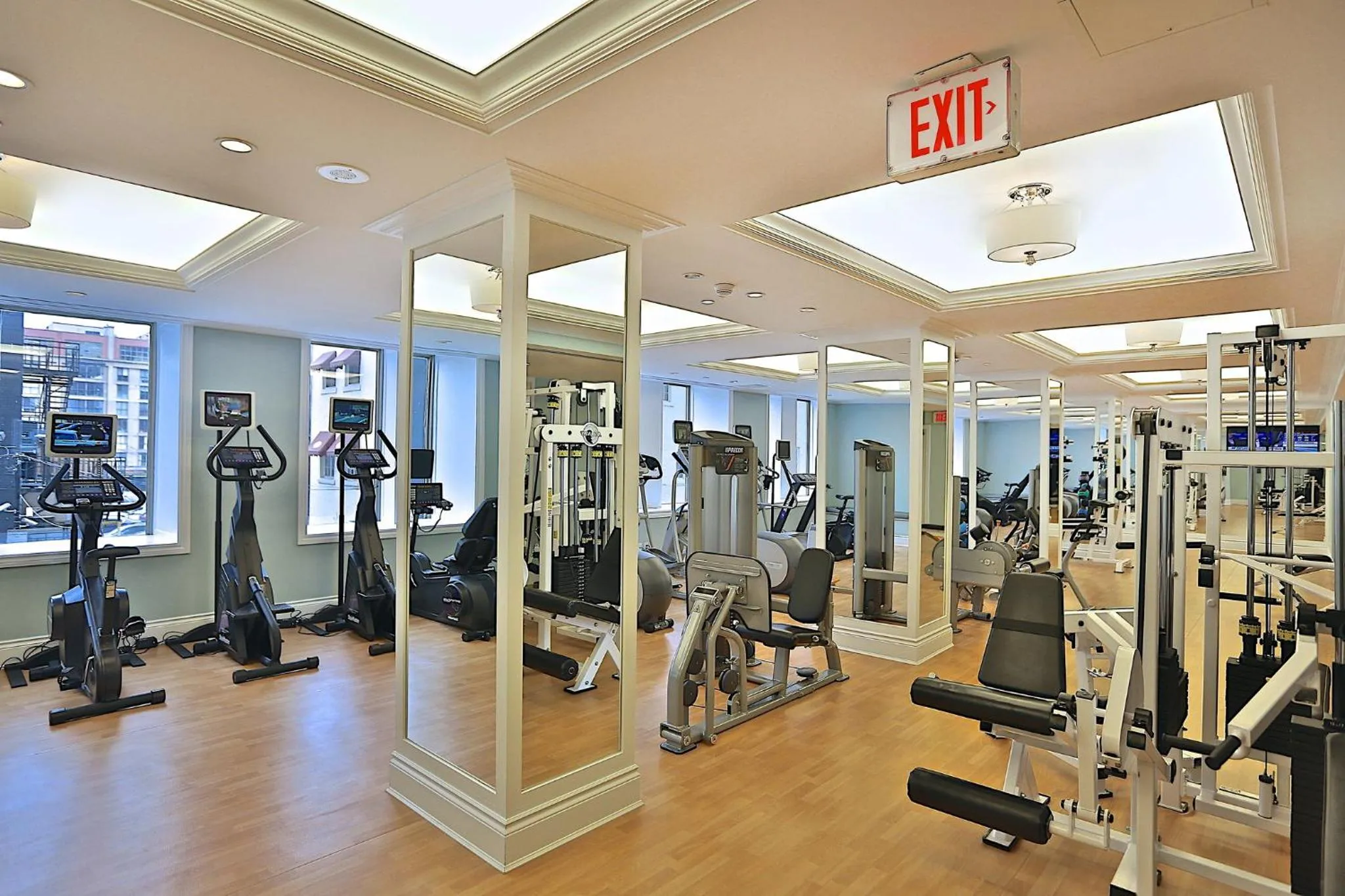 Fitness centre/facilities in The Omni King Edward Hotel