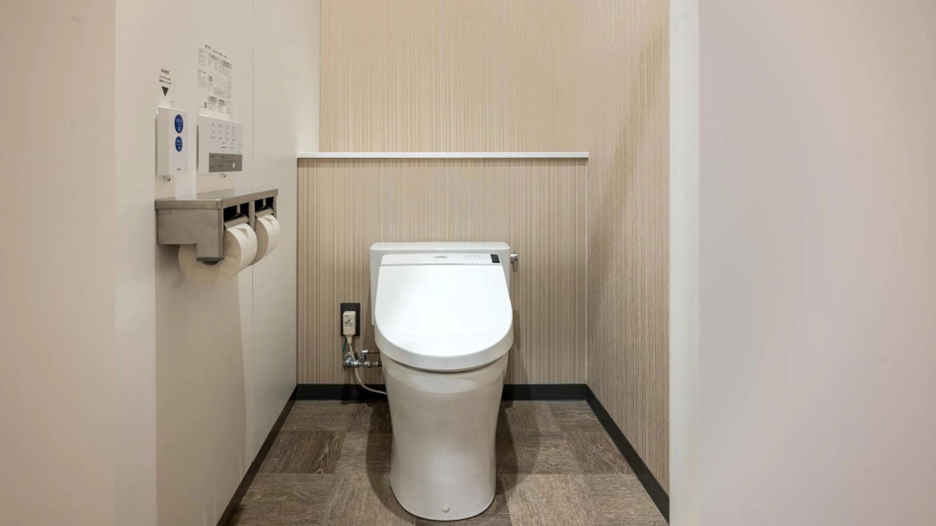 Toilet in EIGHT POINT INN Kanazawa