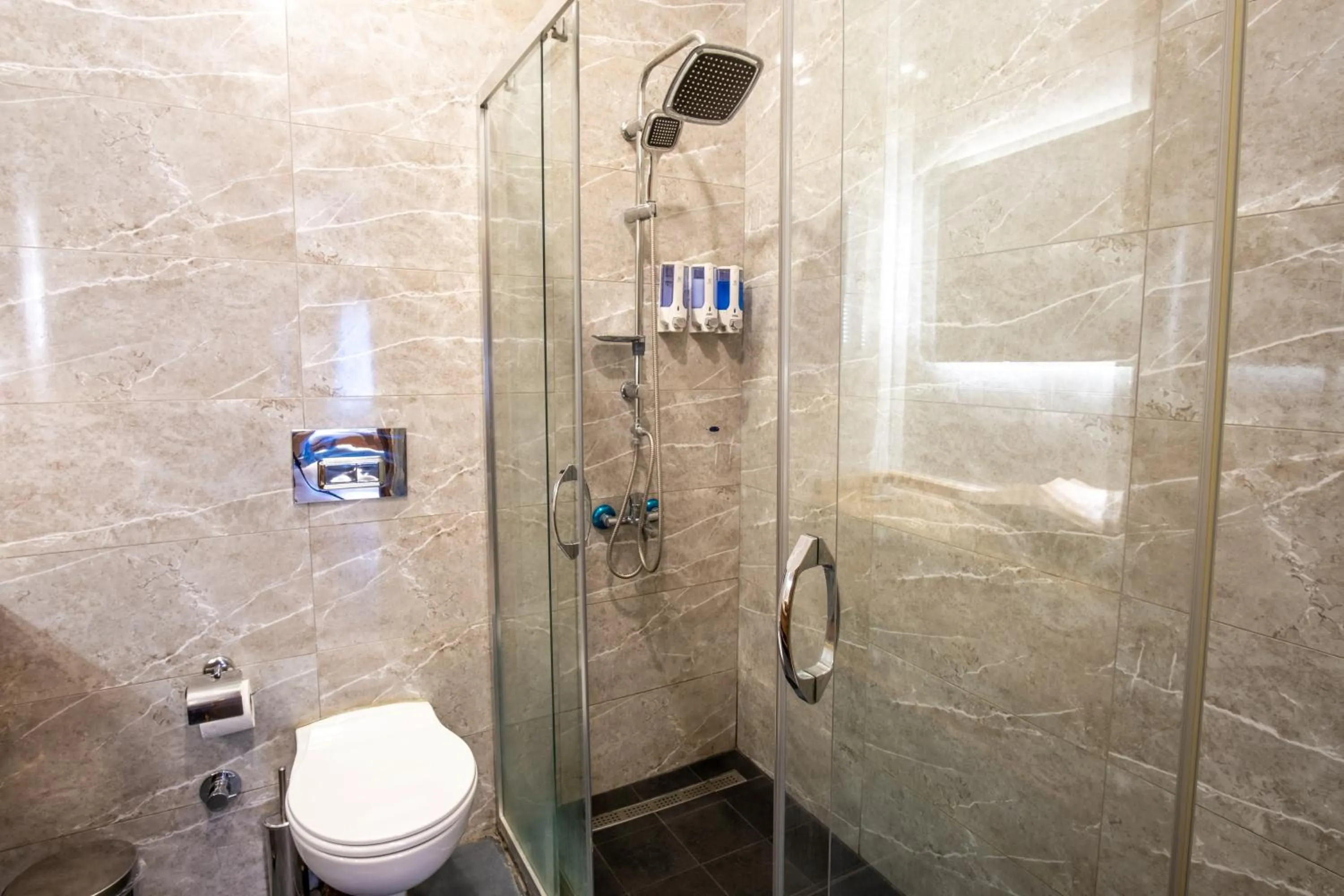 Shower in Orange Hotel & Spa