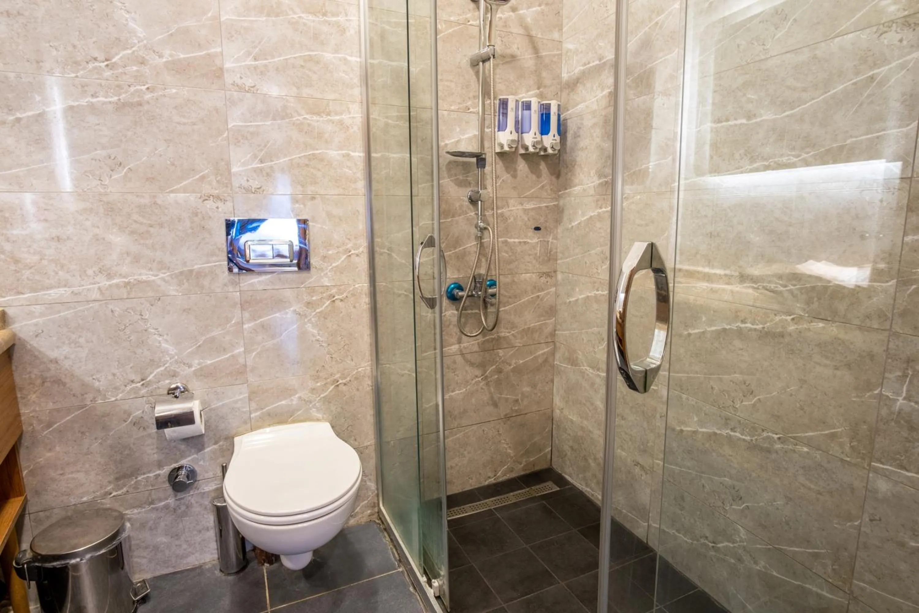 Shower in Orange Hotel & Spa