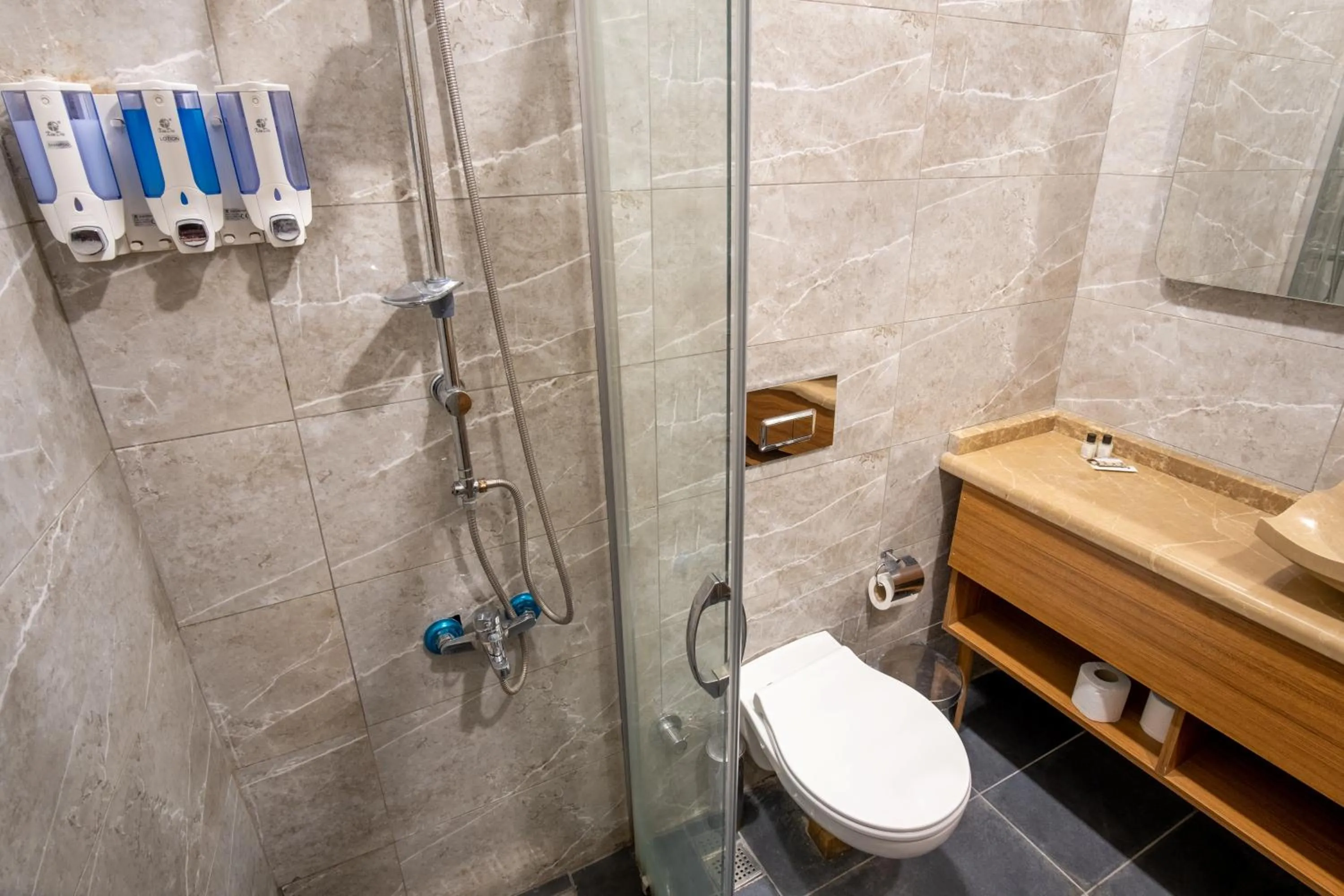 Shower in Orange Hotel & Spa