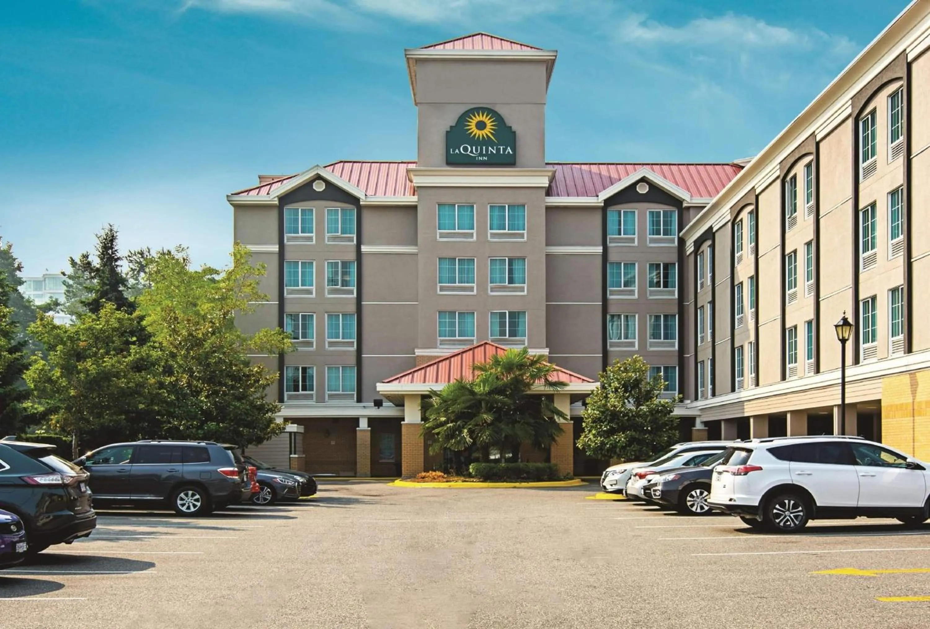 Property building in La Quinta Inn by Wyndham Vancouver Airport