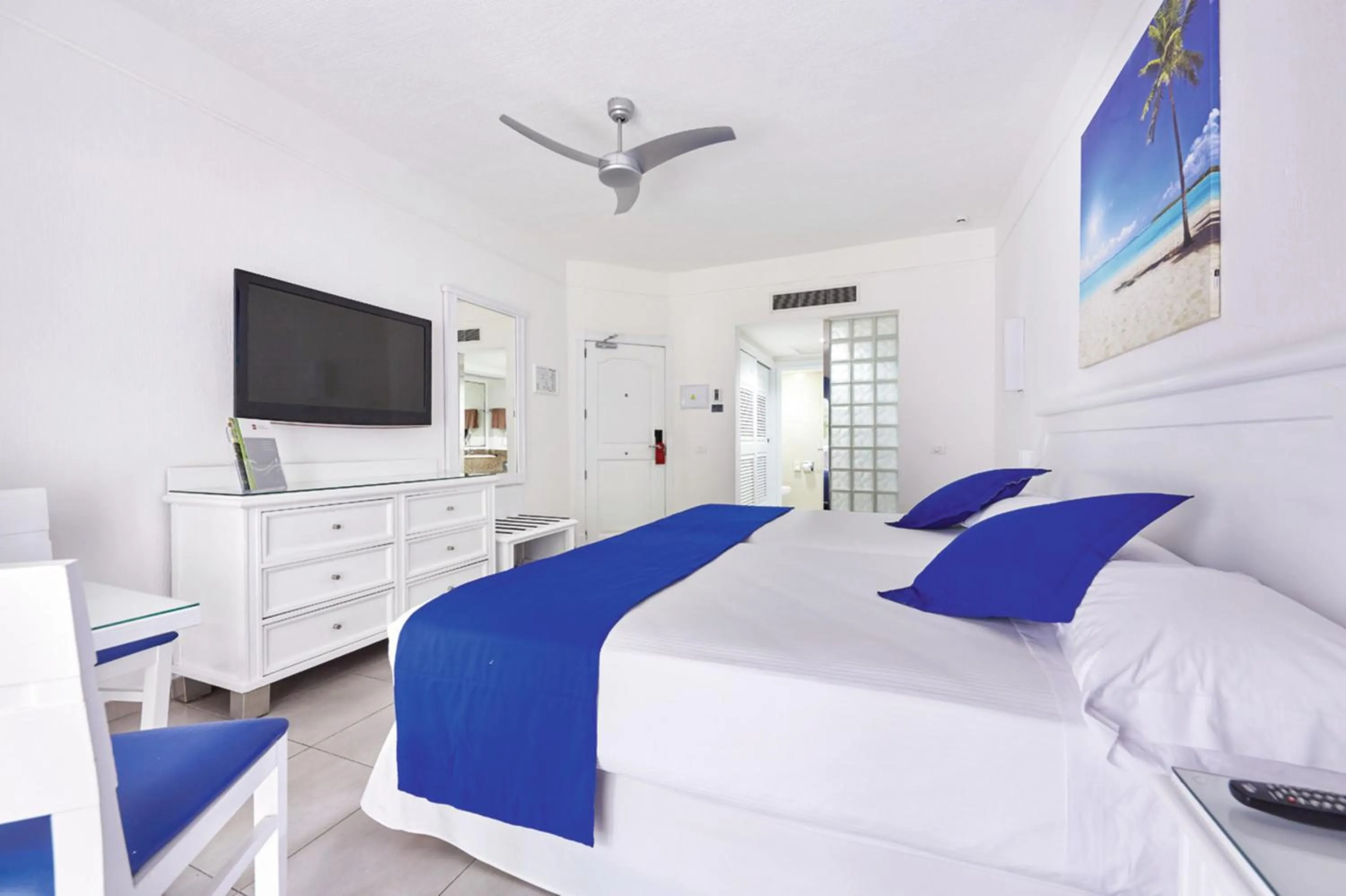 Photo of the whole room, Bed in Riu Yucatan - All Inclusive