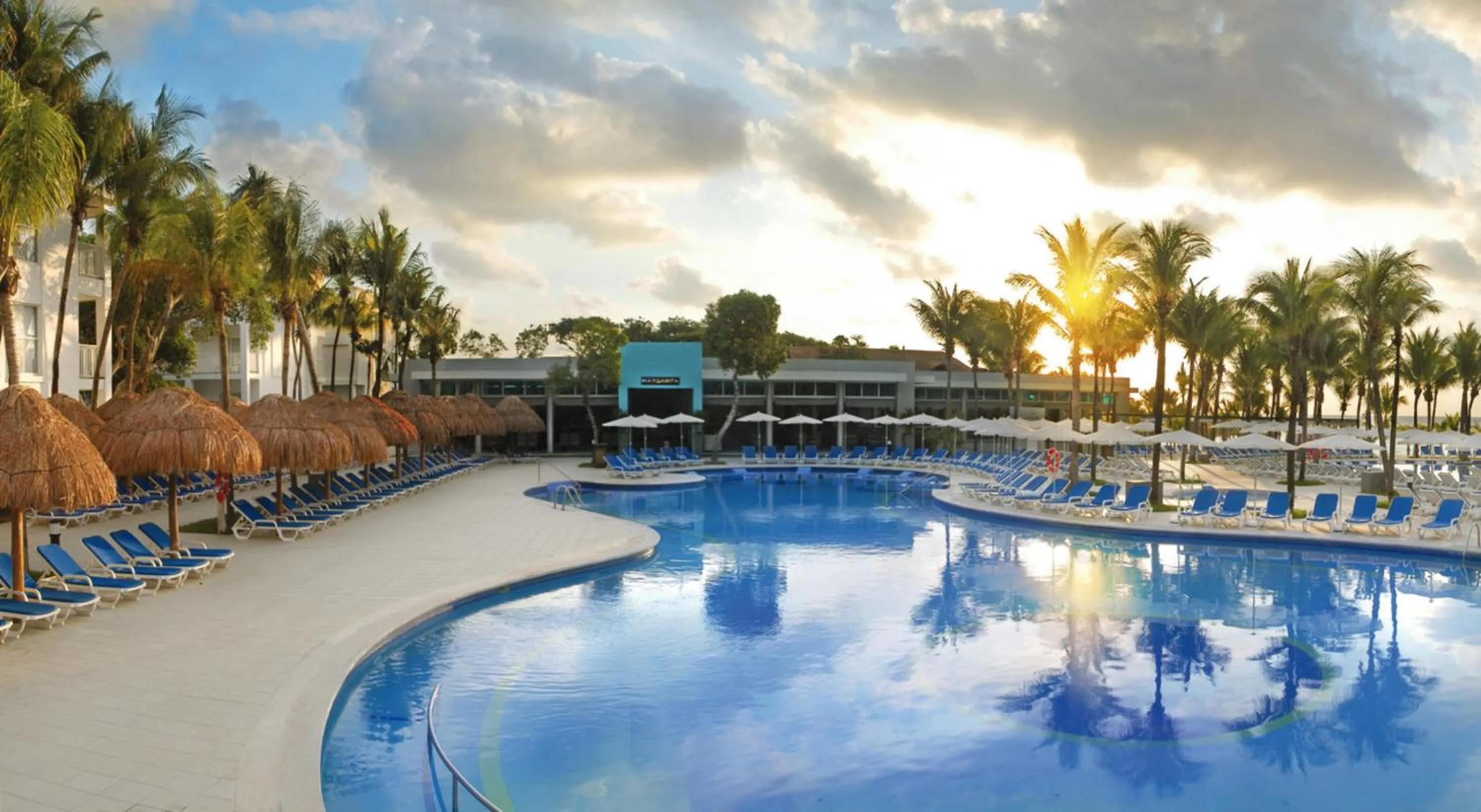 Swimming pool in Riu Yucatan - All Inclusive