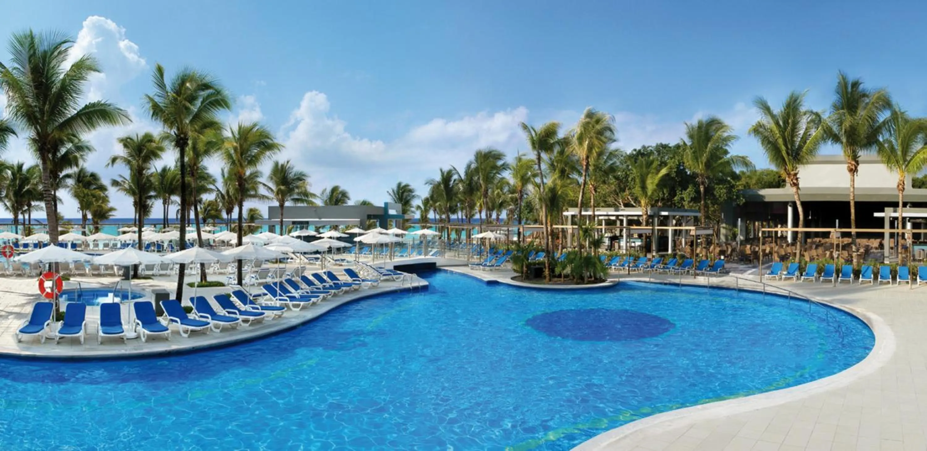 Swimming pool in Riu Yucatan - All Inclusive