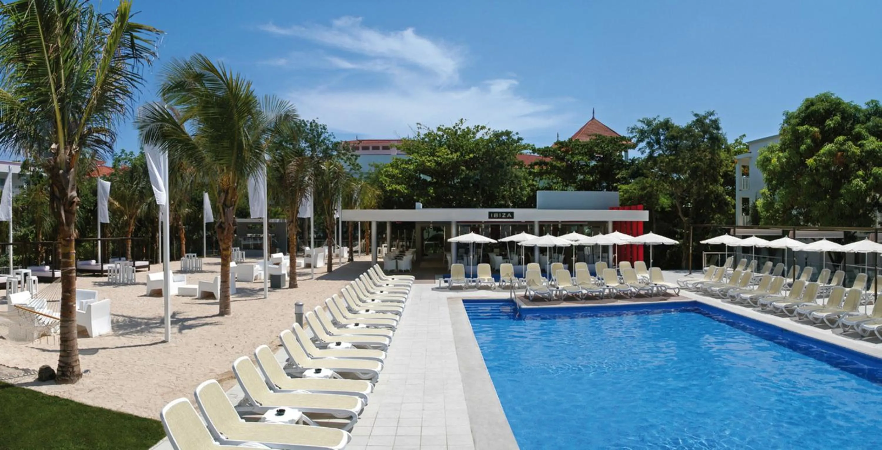 Swimming pool in Riu Yucatan - All Inclusive