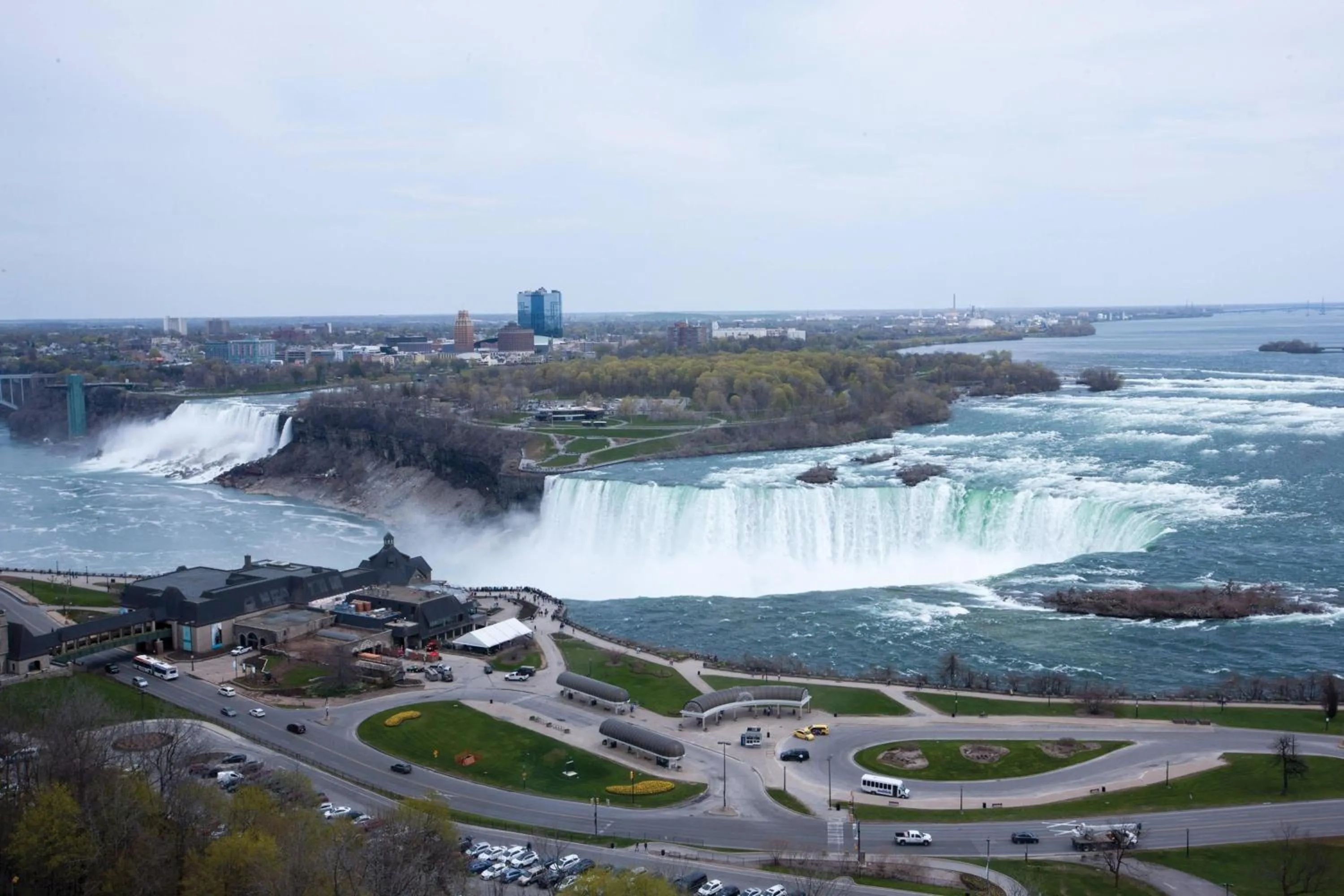 Photo of the whole room in Niagara Falls Marriott on the Falls