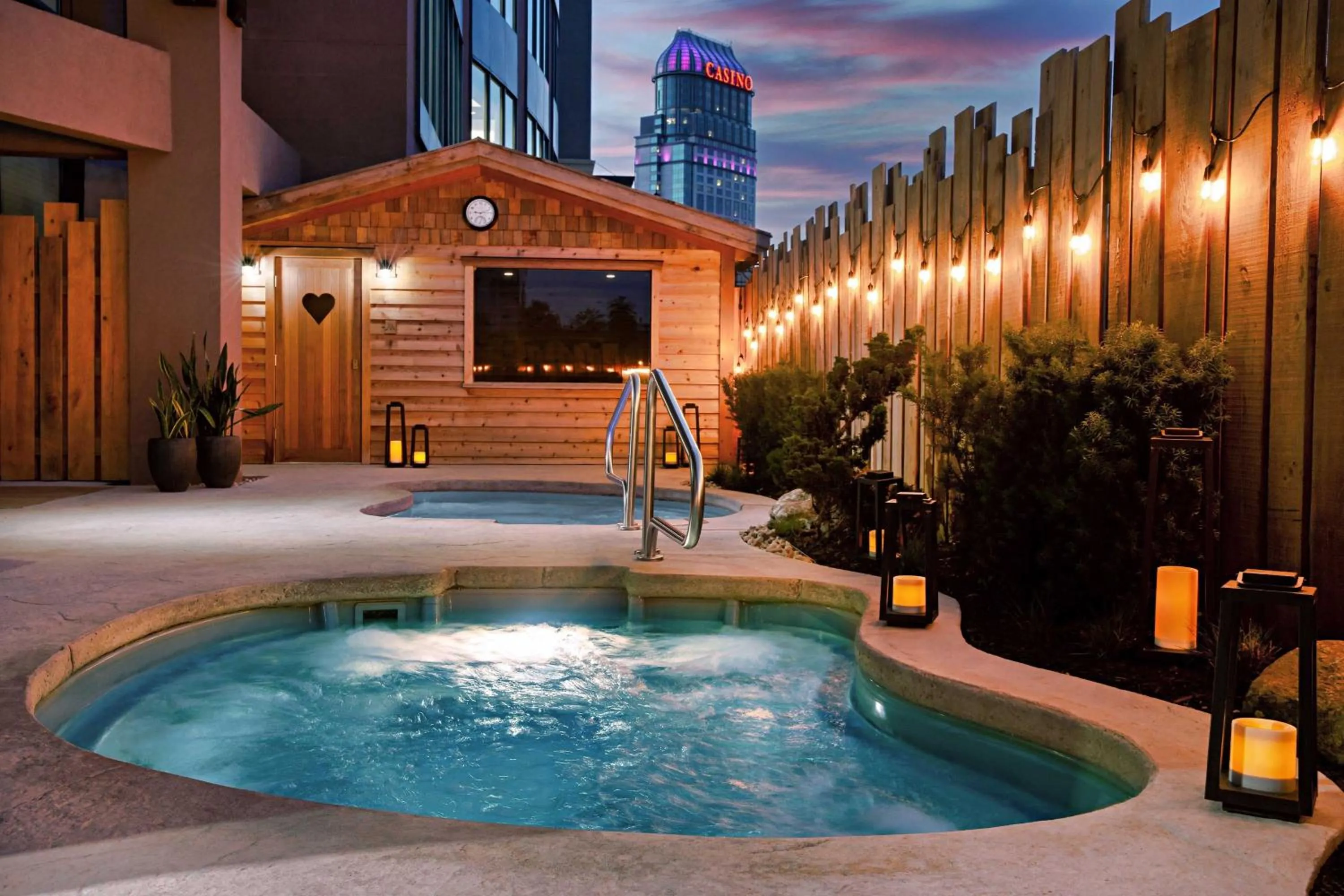 Swimming pool in Niagara Falls Marriott on the Falls