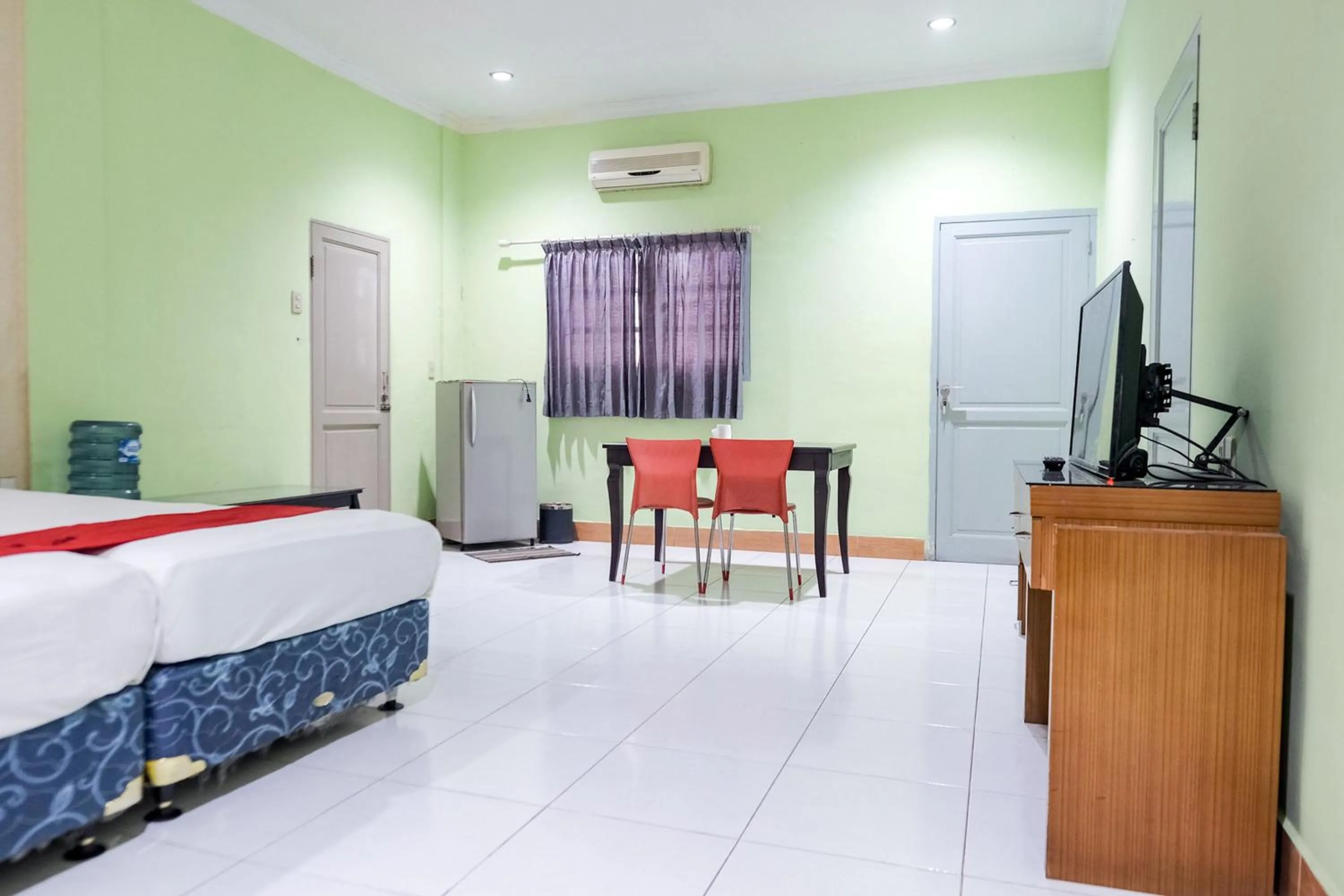 Bedroom in RedDoorz Plus @ Jalan Iskandar Muda Medan