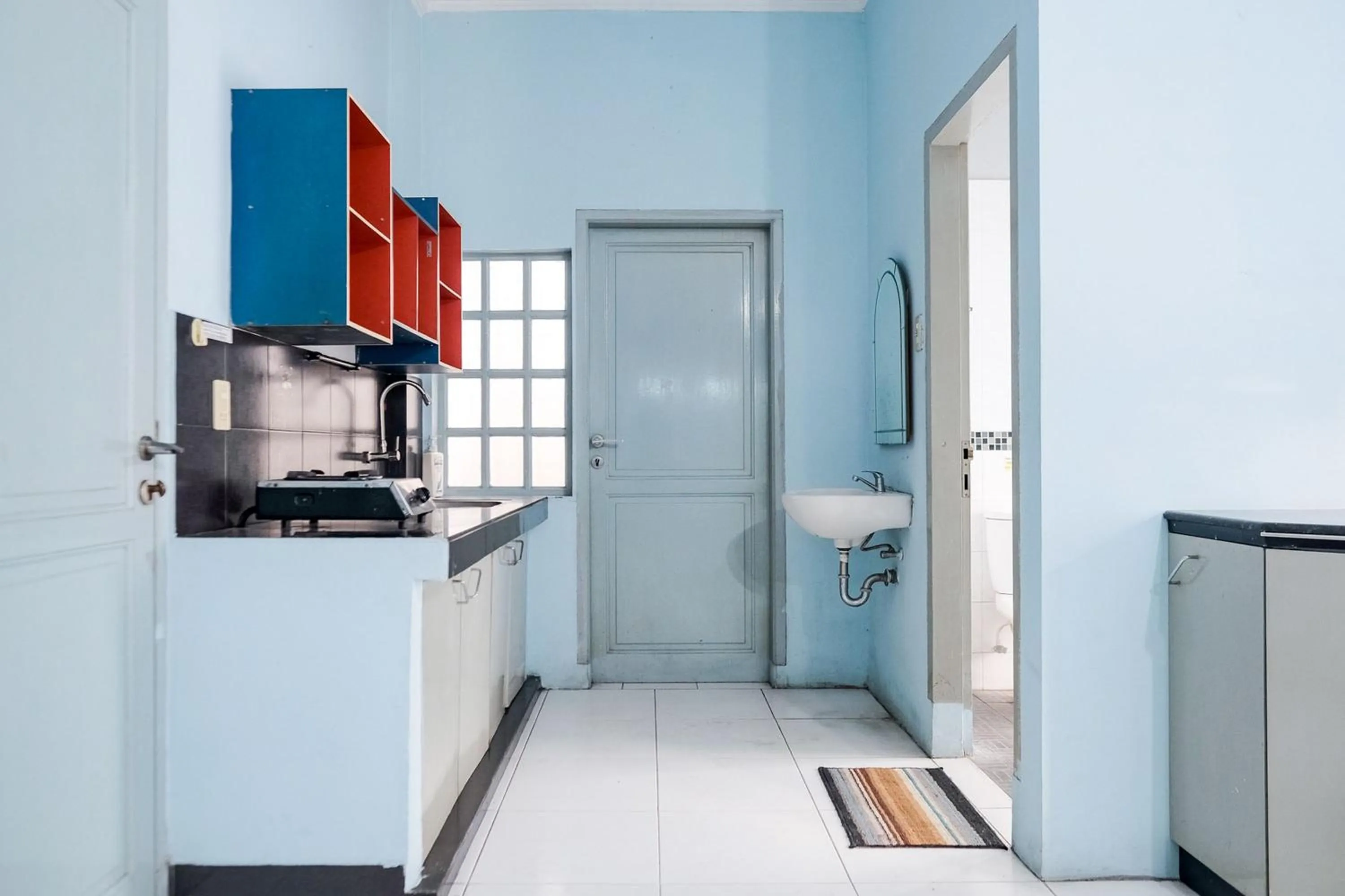 Kitchen or kitchenette in RedDoorz Plus @ Jalan Iskandar Muda Medan