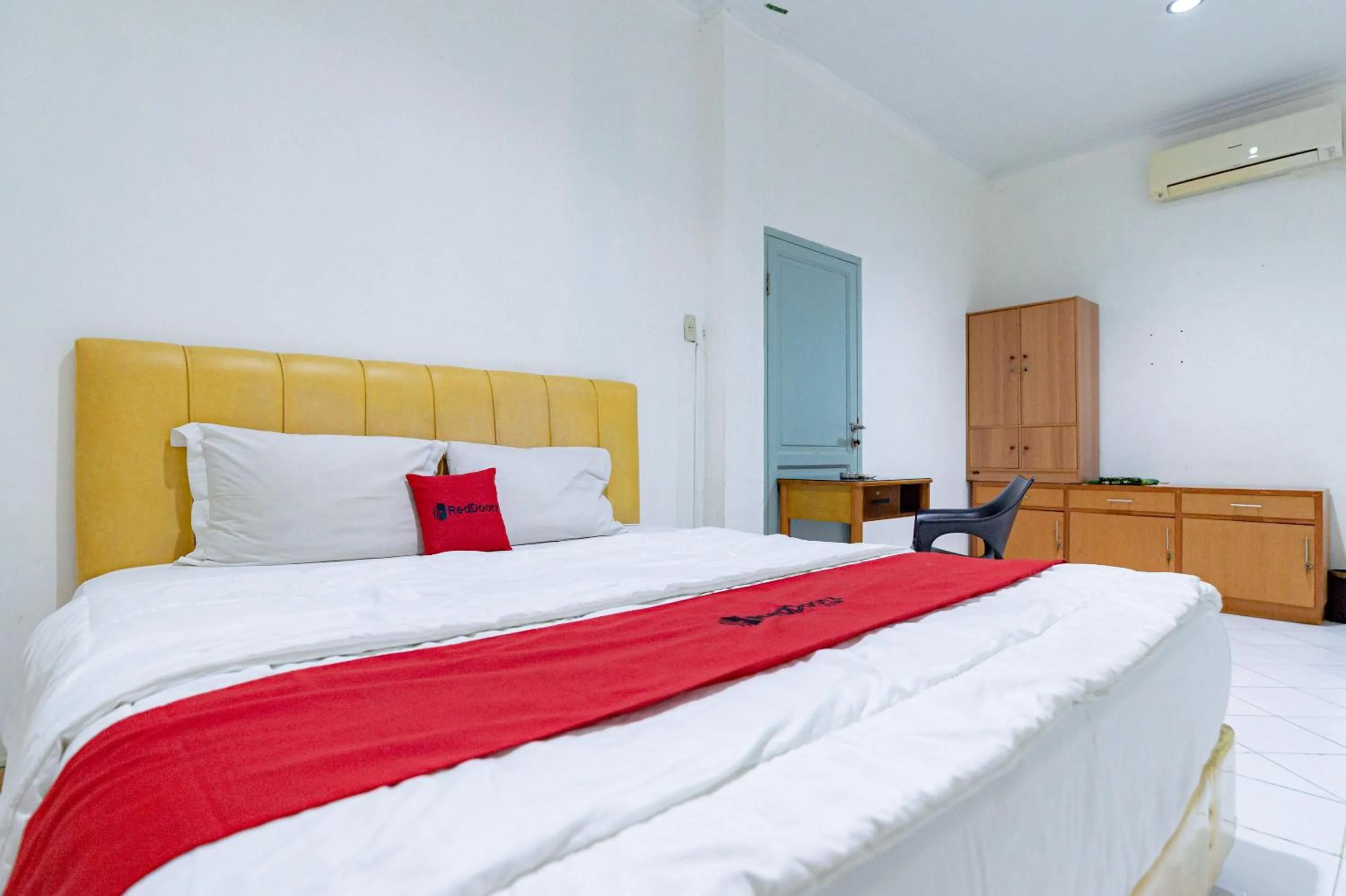 Bedroom in RedDoorz Plus @ Jalan Iskandar Muda Medan