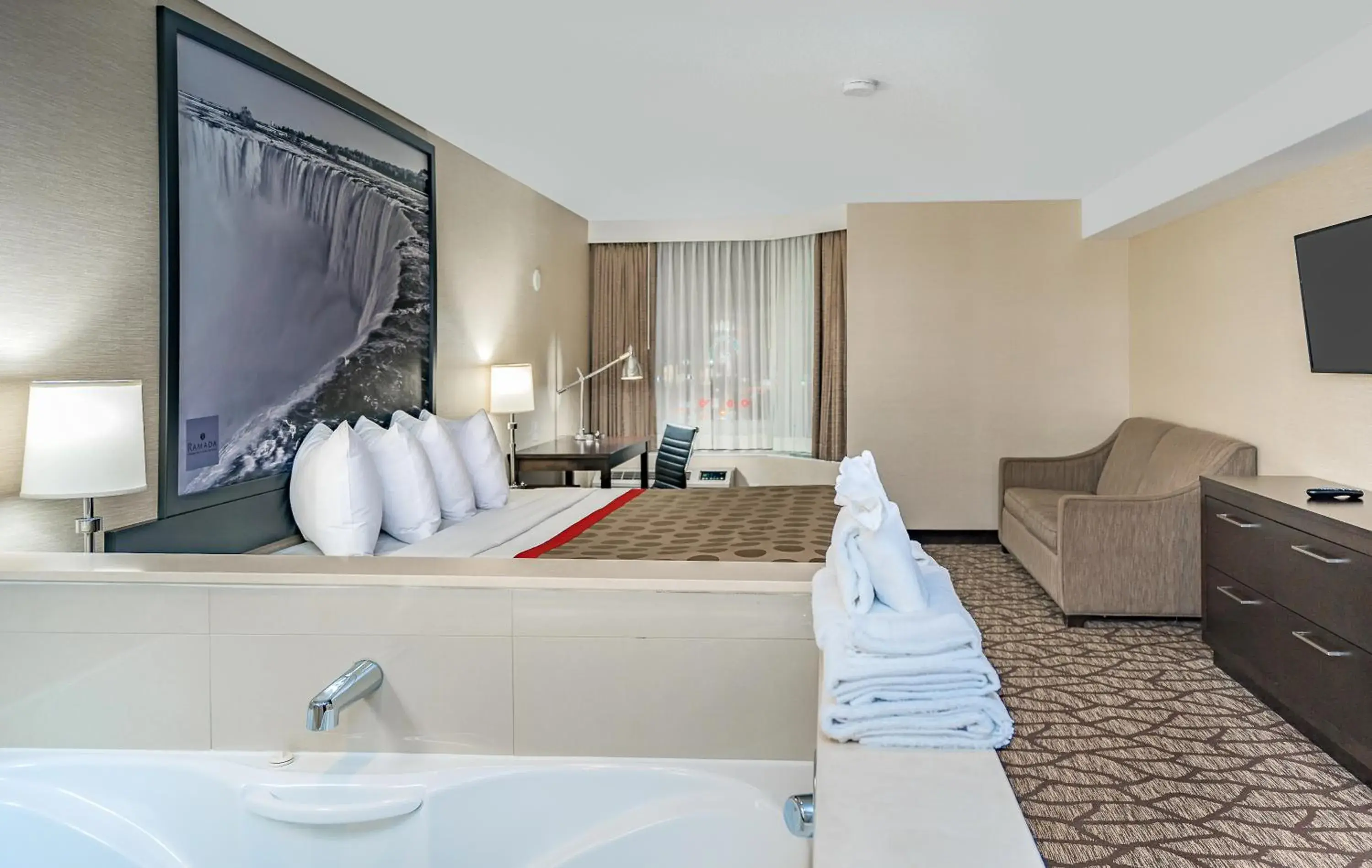 King Suite - Non-Smoking in Ramada By Wyndham Niagara Falls near the Falls King Suite - Non-Smoking in Ramada By Wyndham Niagara Falls near the Falls
