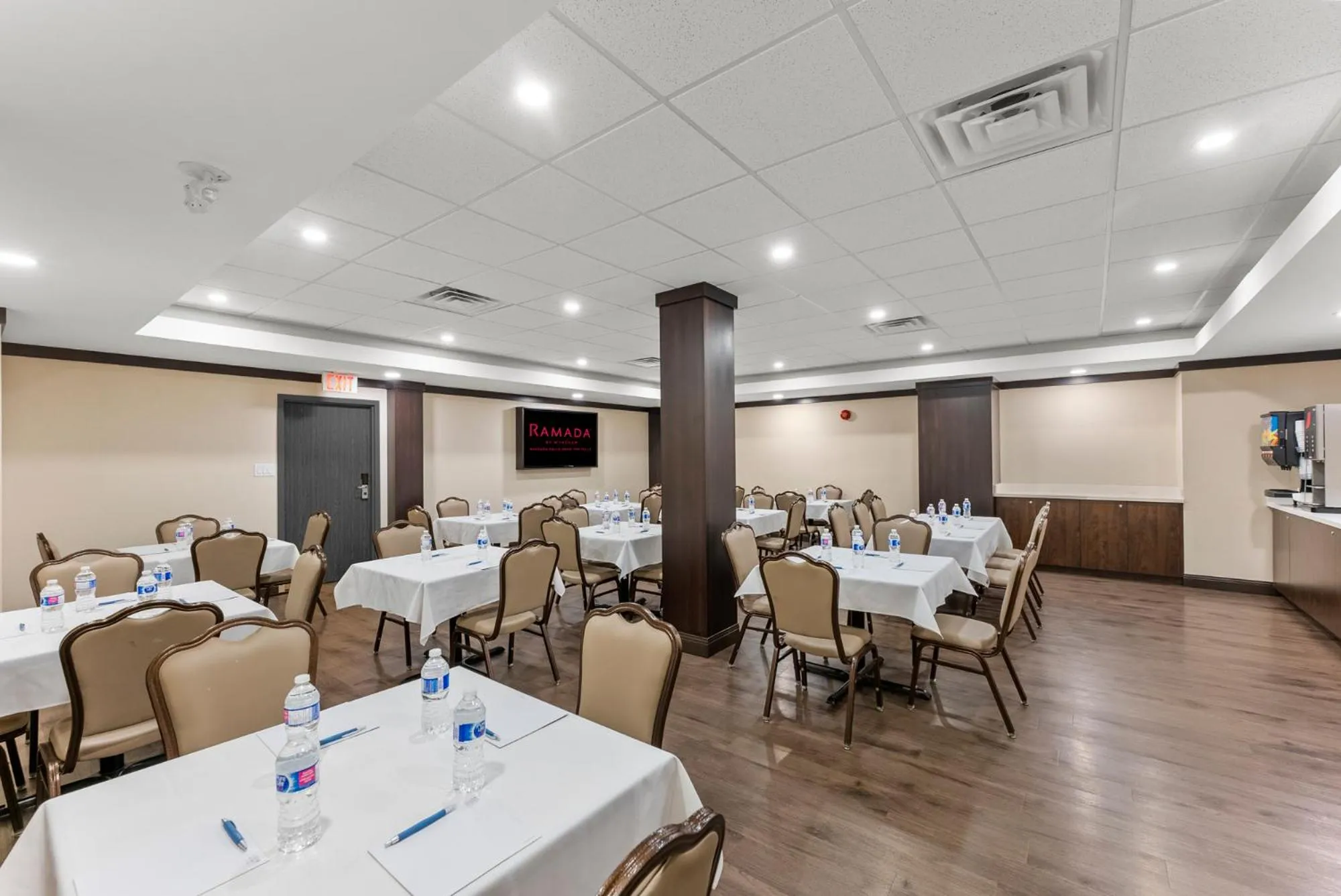 Banquet/Function facilities in Ramada By Wyndham Niagara Falls near the Falls