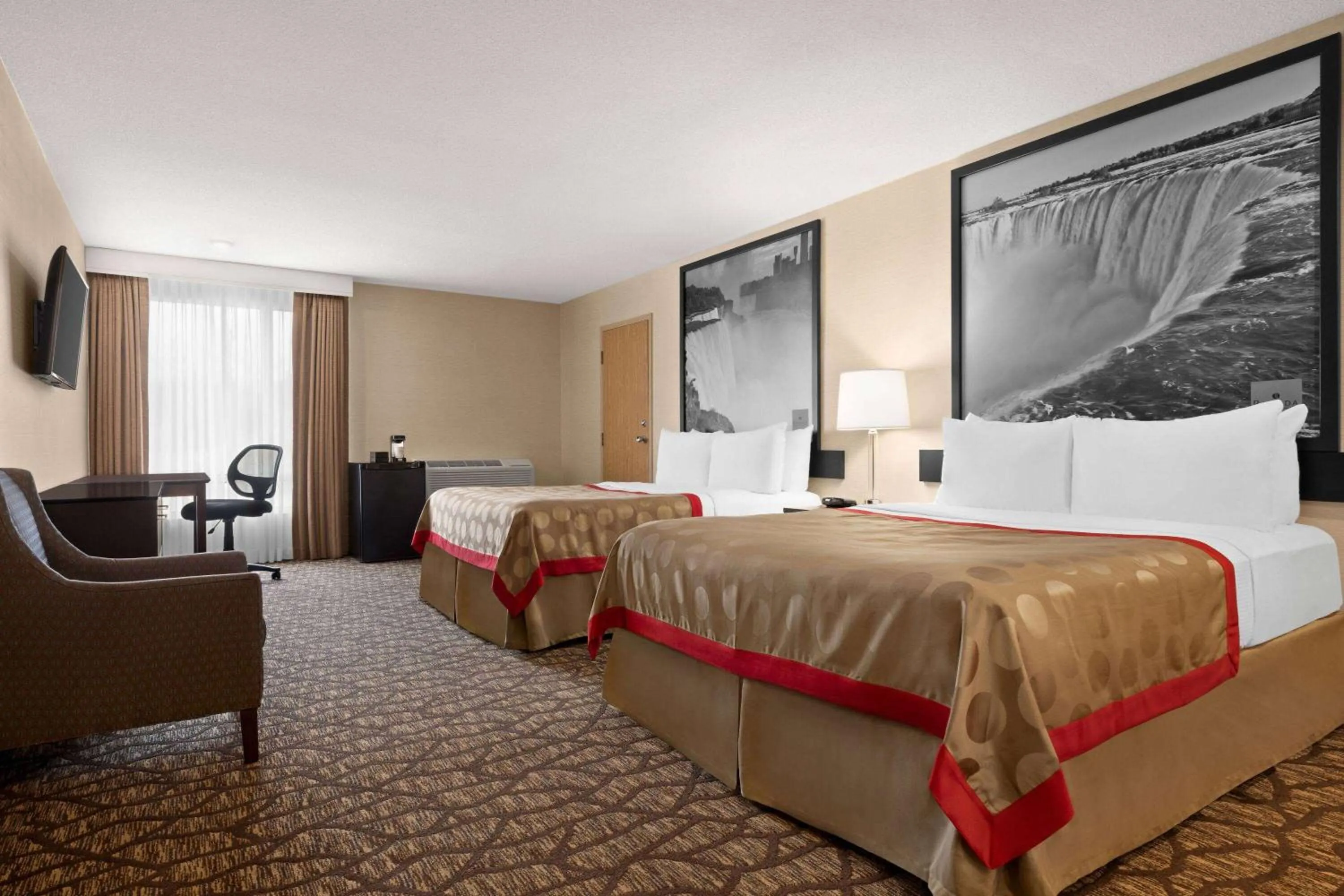 Photo of the whole room, Bed in Ramada By Wyndham Niagara Falls near the Falls