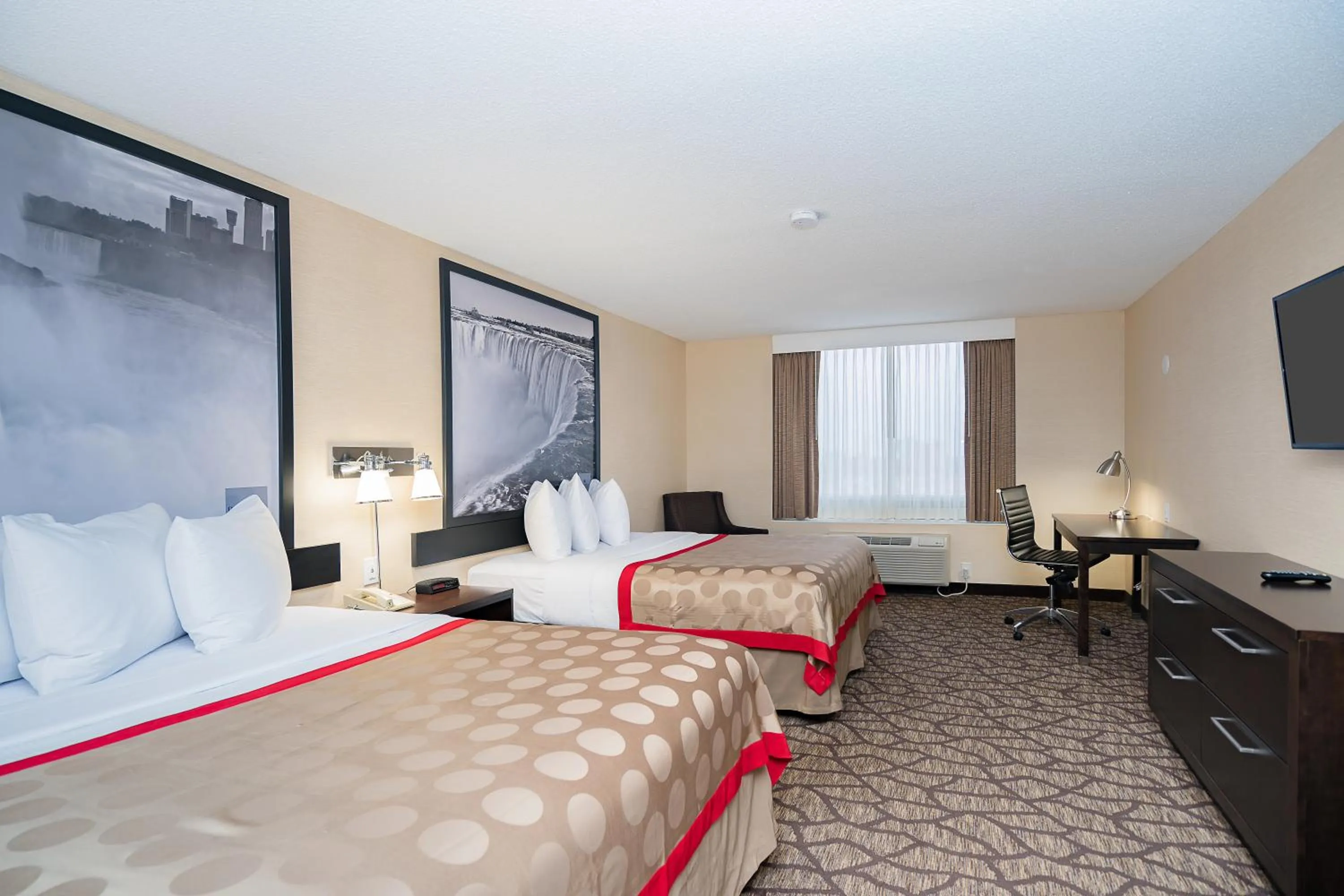 Photo of the whole room, Bed in Ramada By Wyndham Niagara Falls near the Falls