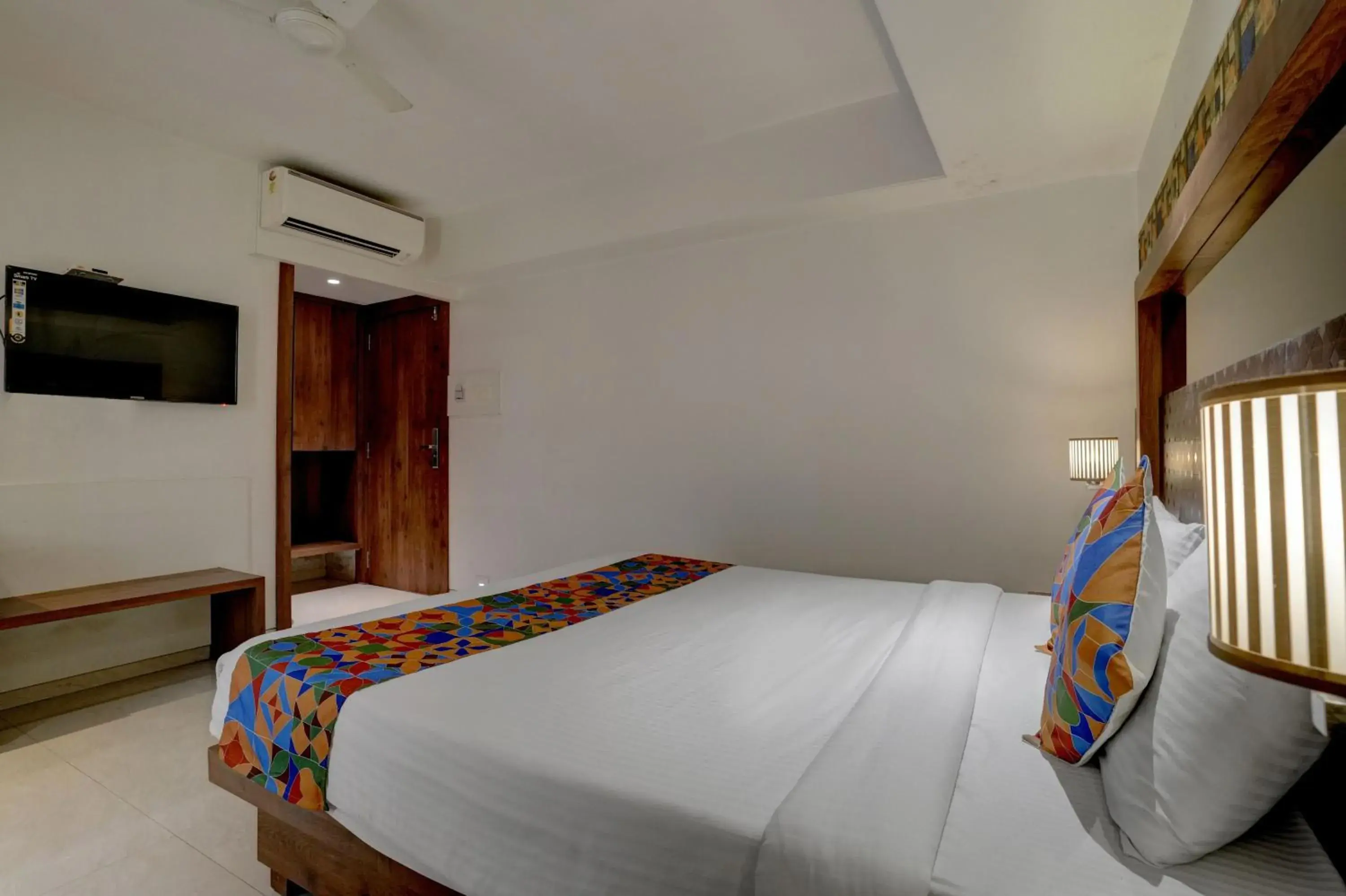 Deluxe Room - single occupancy in SriKrishna Paradise Hotel Thane Navi Mumbai Deluxe Room - single occupancy in SriKrishna Paradise Hotel Thane Navi Mumbai