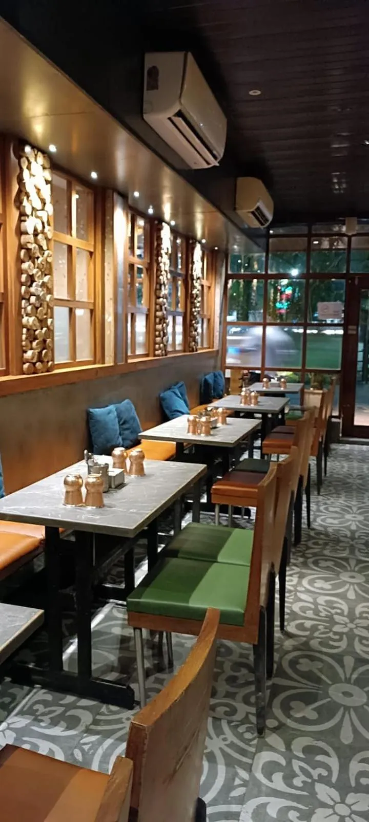 Restaurant/places to eat in SriKrishna Paradise Hotel Thane Navi Mumbai
